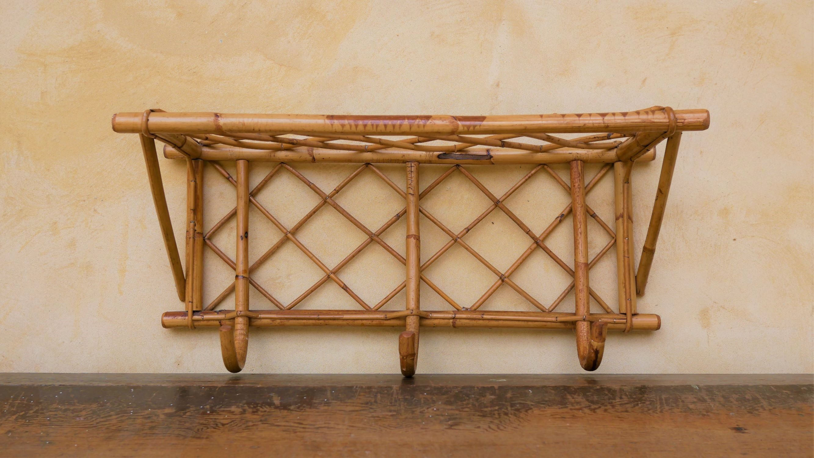 Porte-manteau mural vintage en rotin