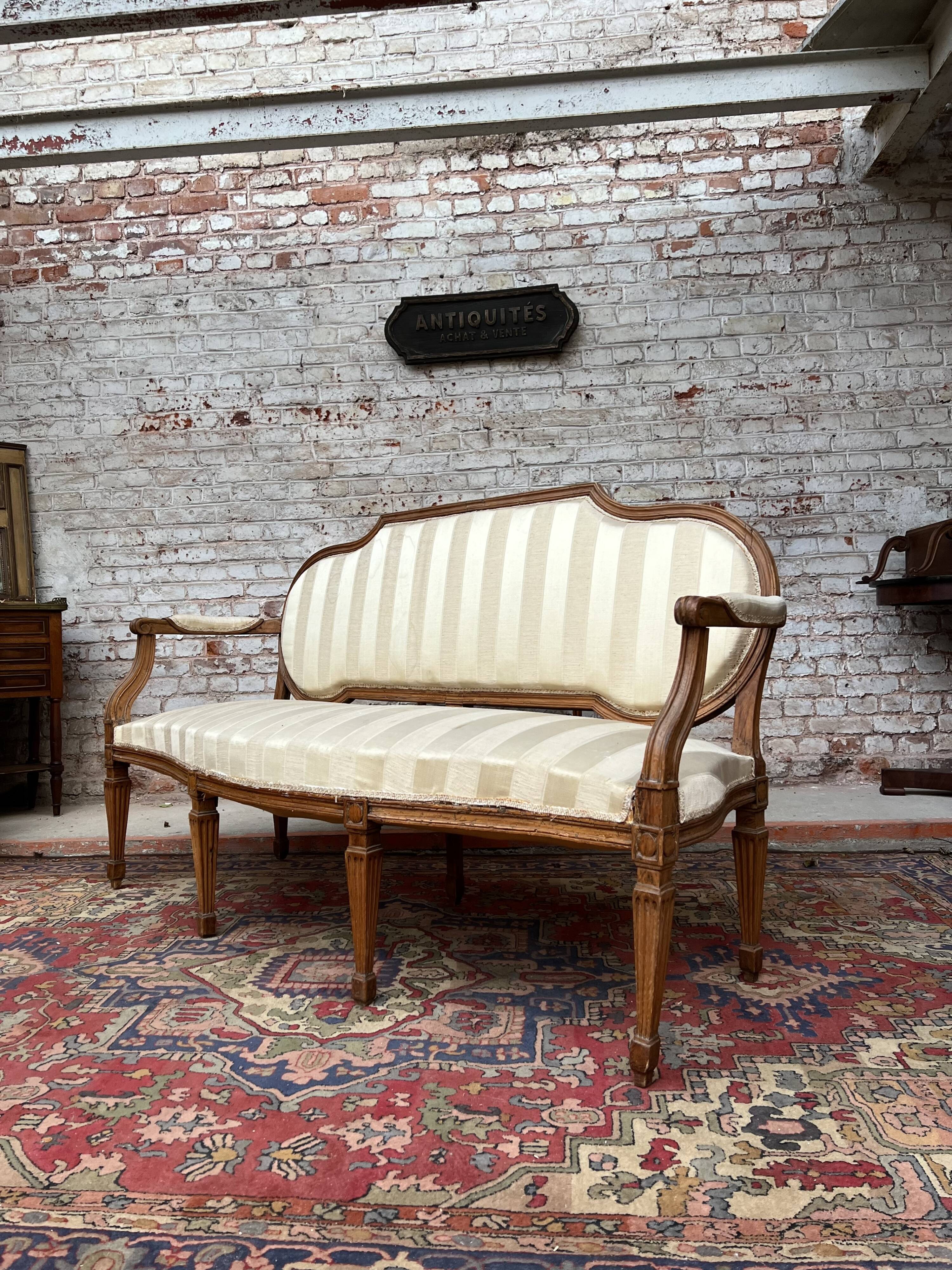 Natural wood sofa Louis XVI XVIII century