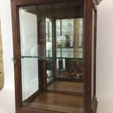 Showcase to be placed in oak
