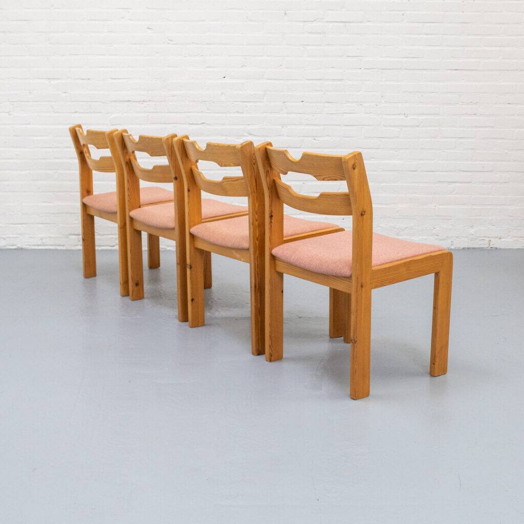 Ensemble de 8 chaises de salle à manger en acier de Korup des années 1960.