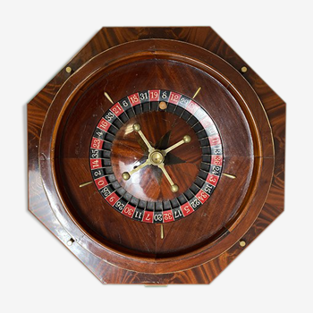 Octagonal mahogany roulette from the 19th century