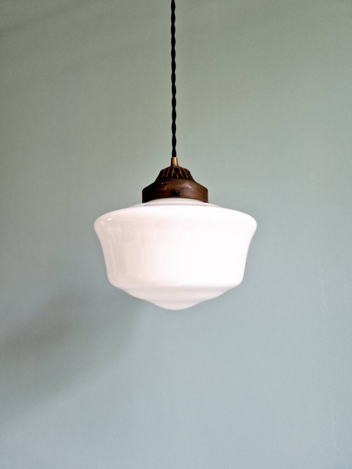 Suspension Art Déco en opaline blanche, années 1920-30