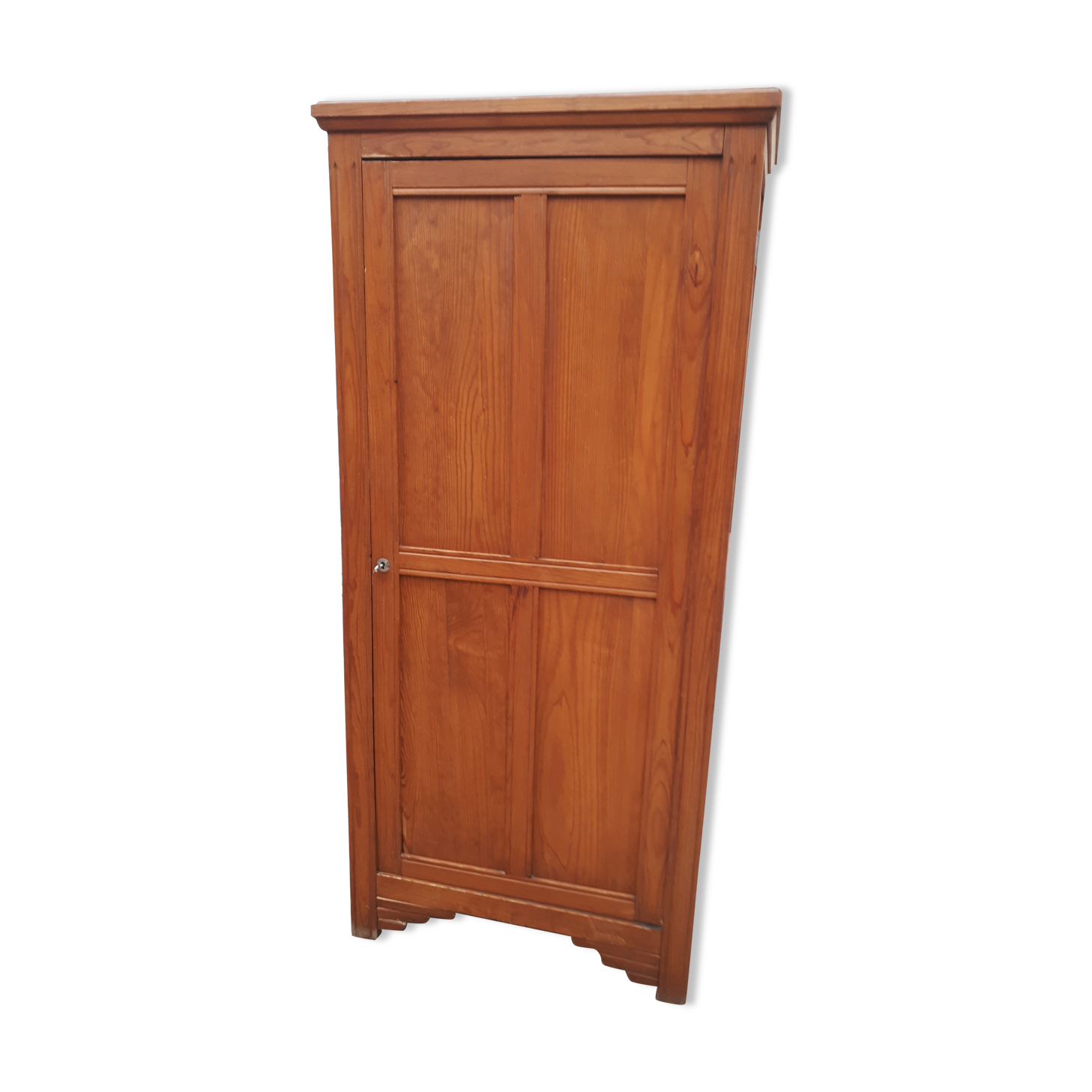 Parisian bonnetière cabinet