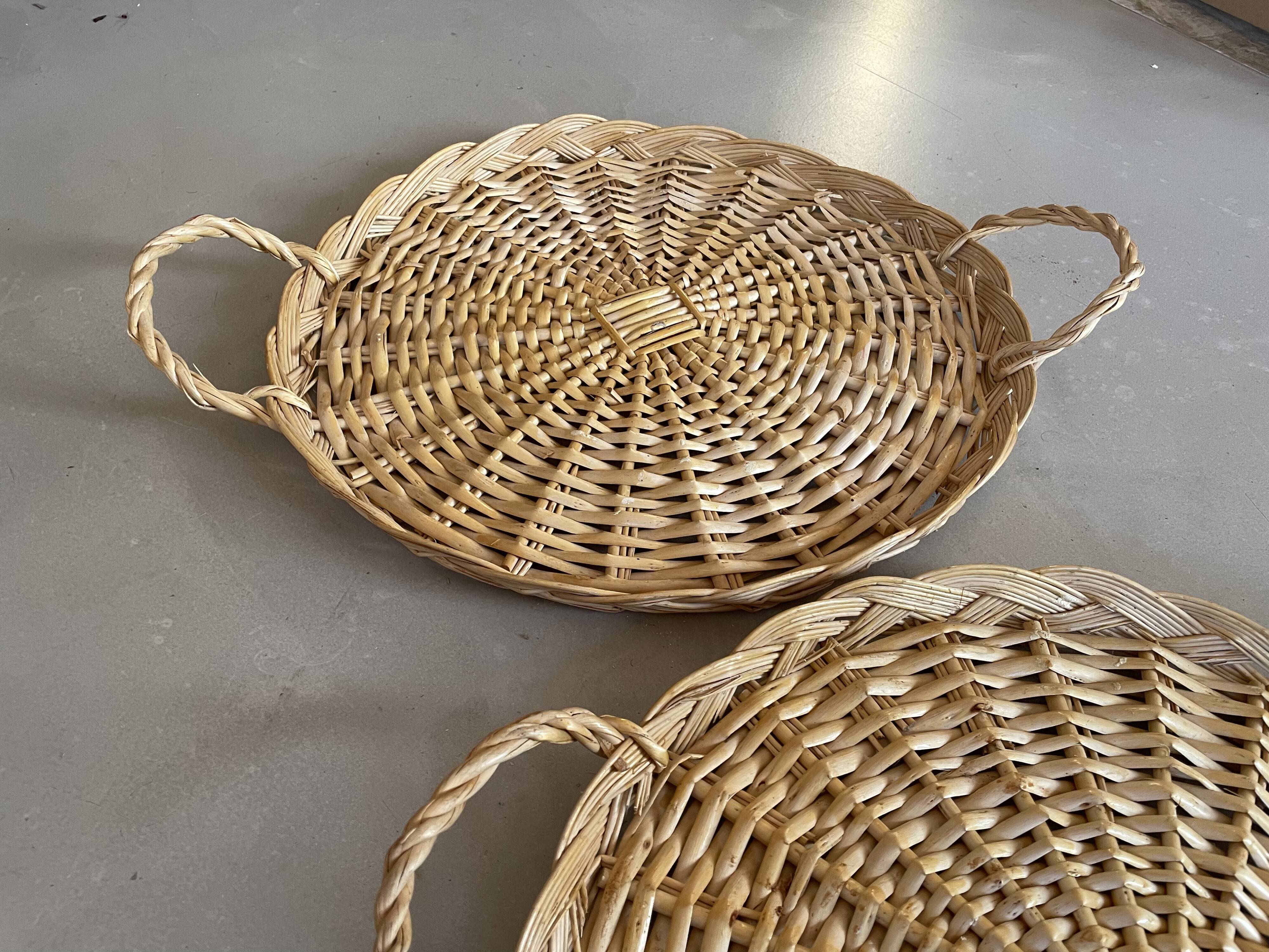 Set of 2 wicker trays