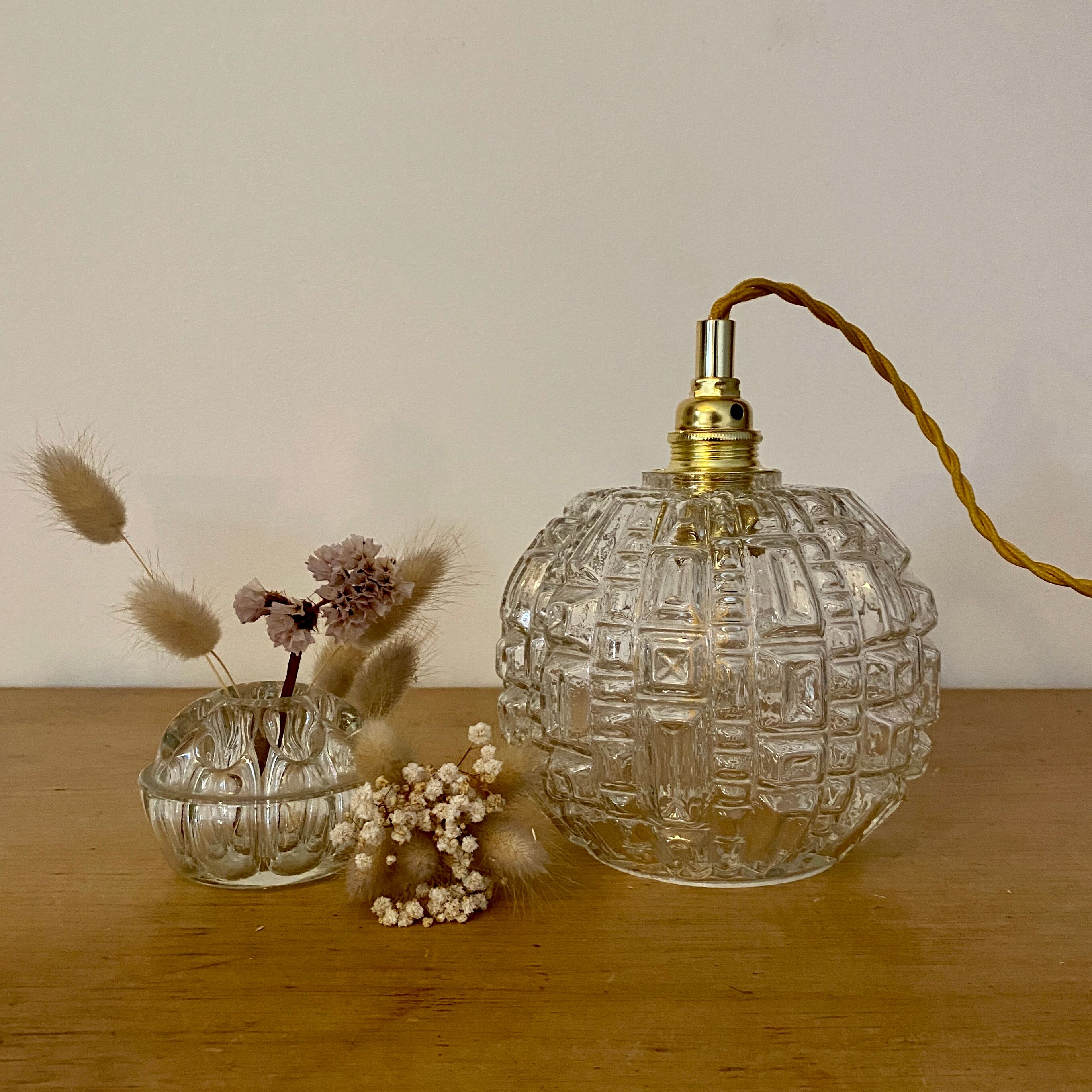 Baladeuse globe vintage en verre moulé