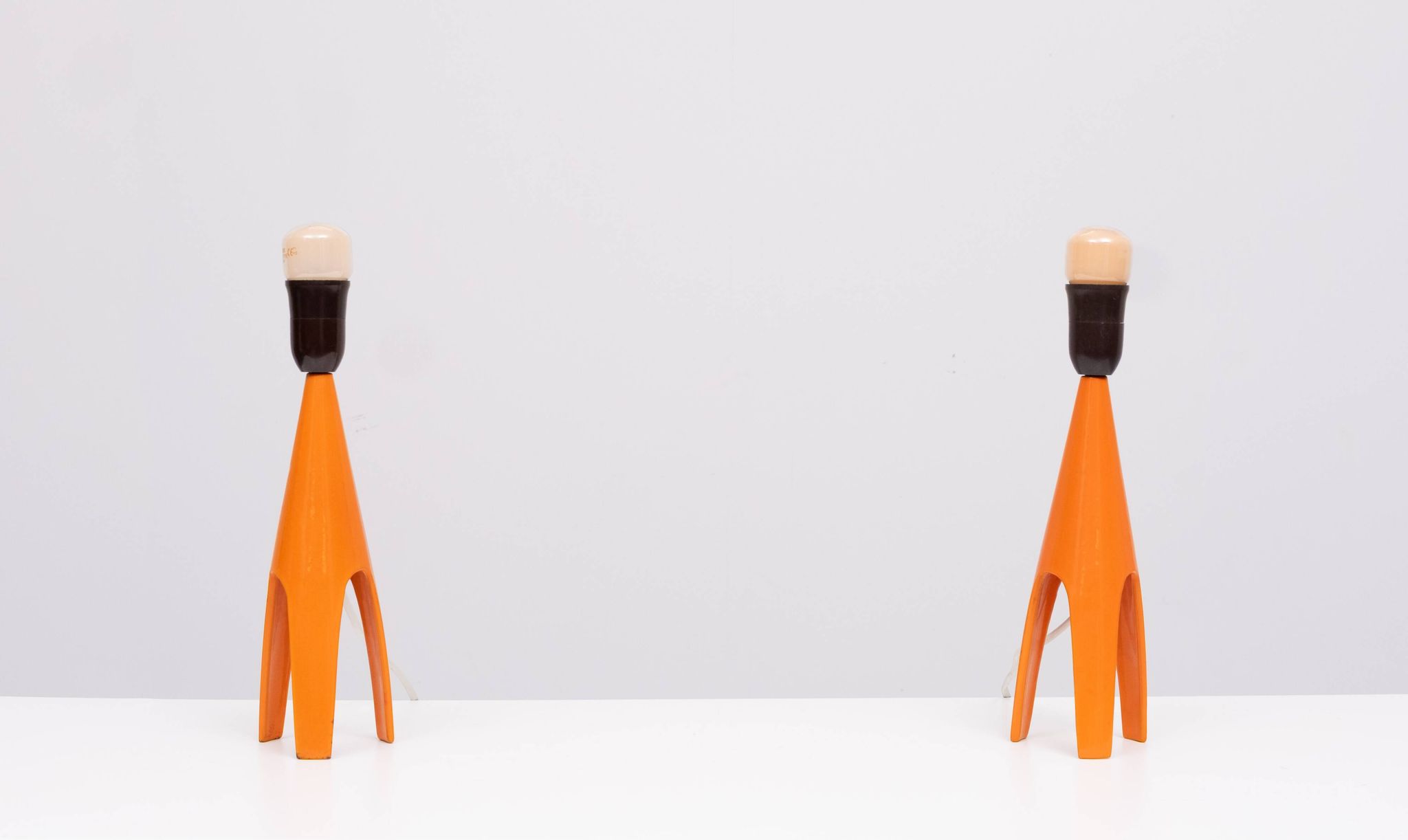 Lampes de table Voss Belysning en émail orange, années 1950, Danemark