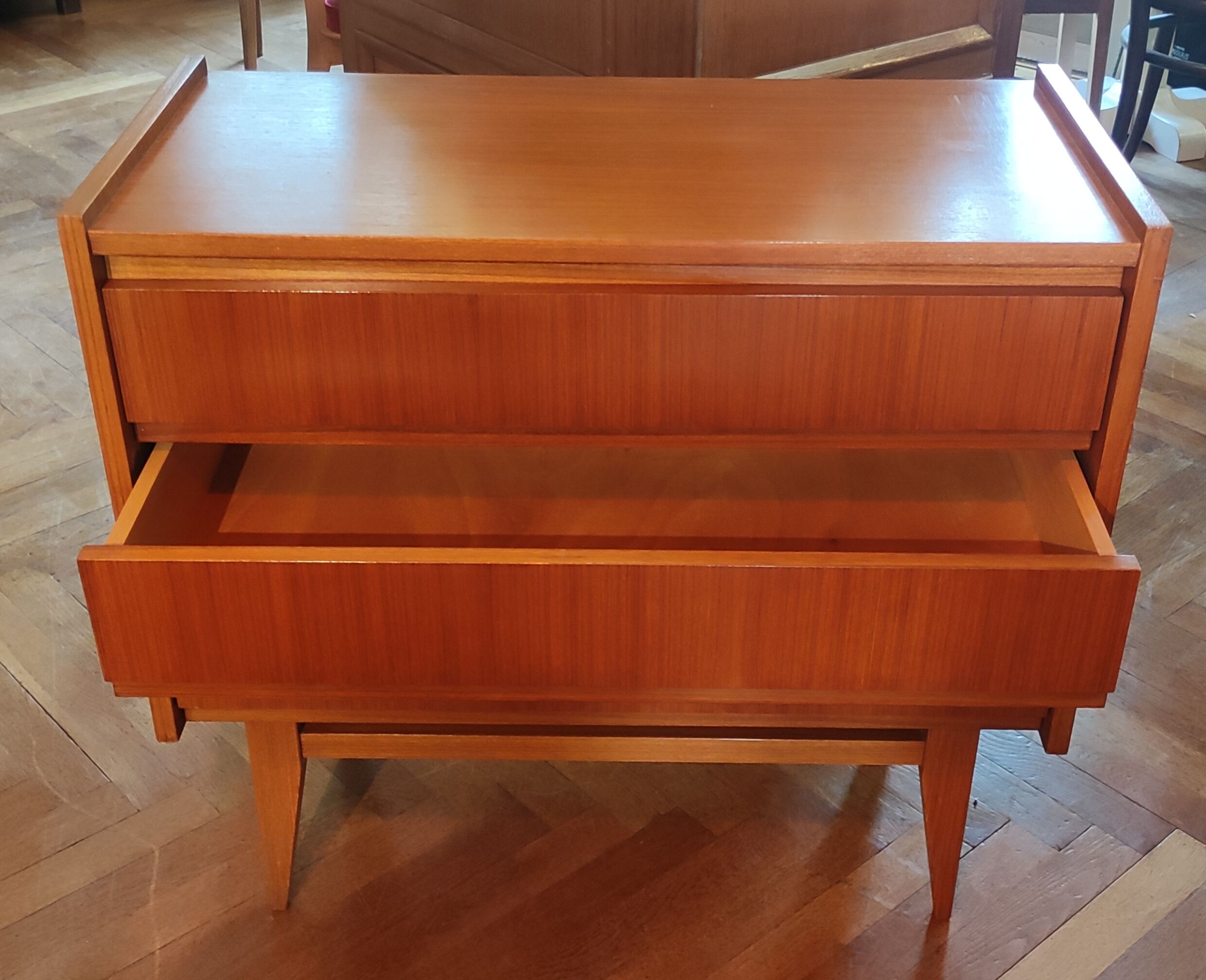 Vintage chest of drawers