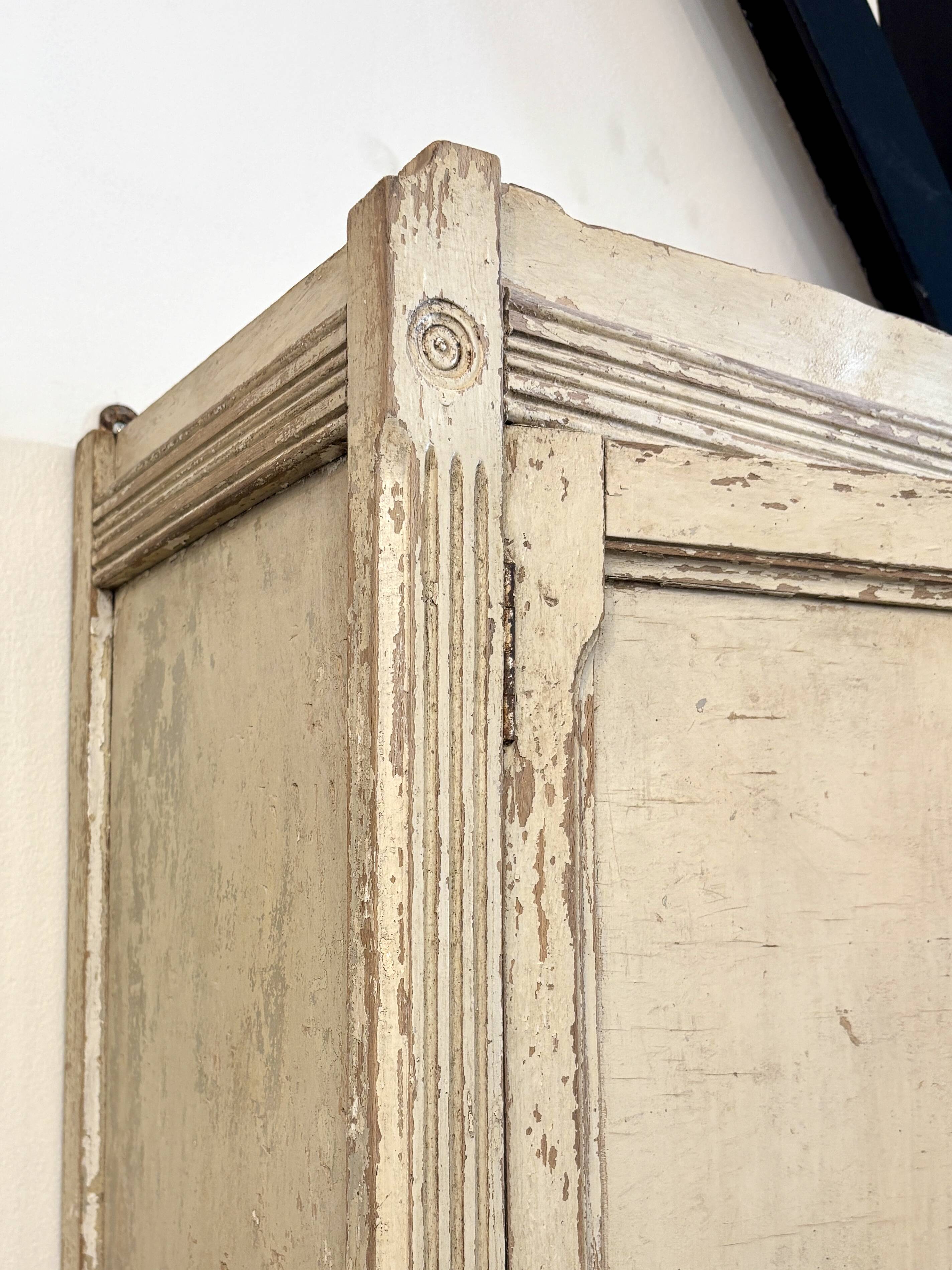 2-door wall cupboard in beige wood ☐ 59 x 50 cm