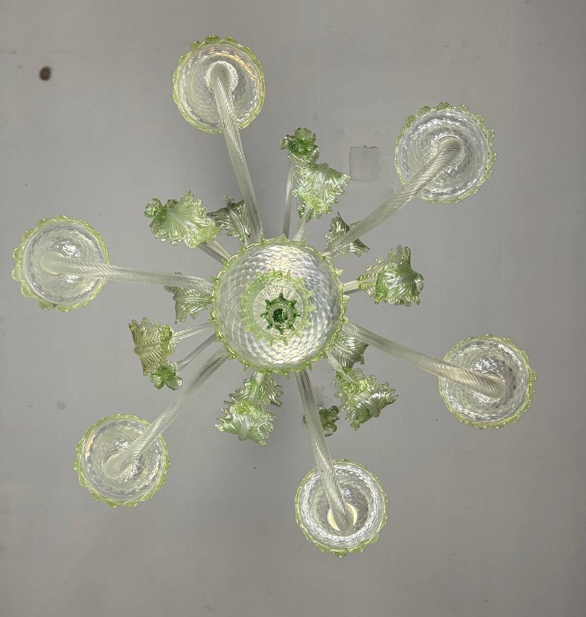 Venetian chandelier in colorless and green Murano glass, 6 light arms circa 1940