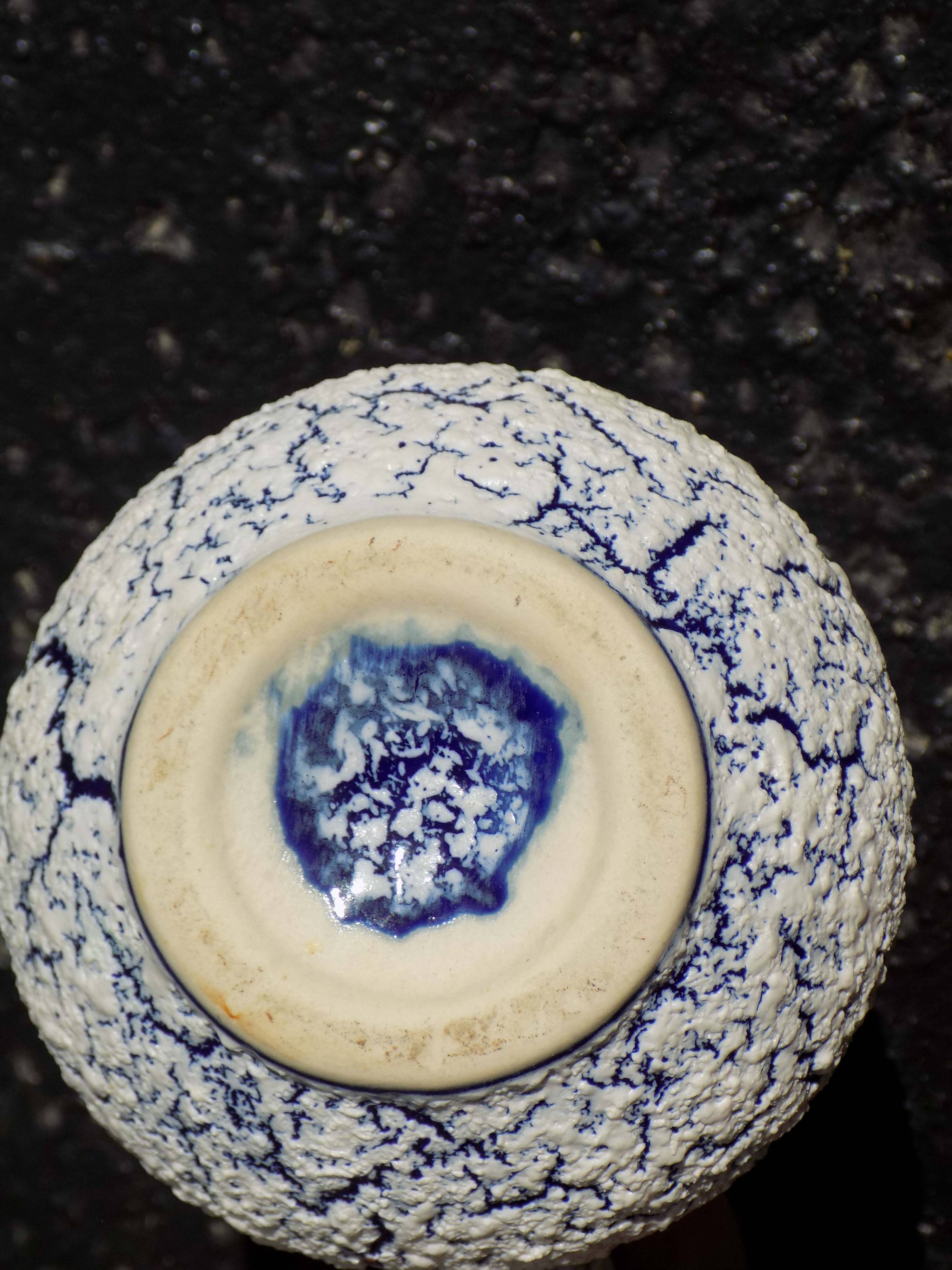 Petit vase bleu et blanc