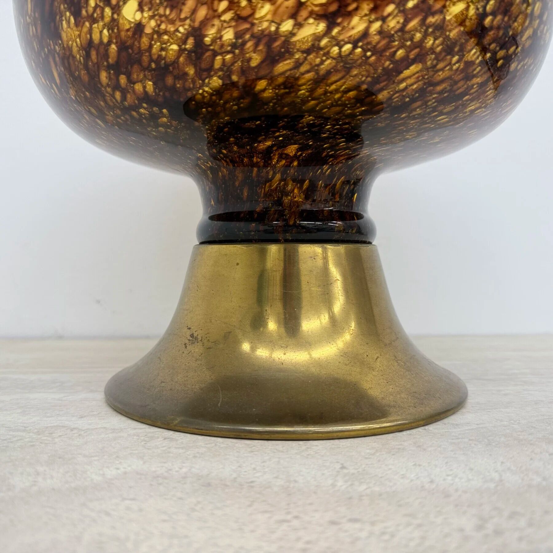 Bol en verre de Murano italien avec un centre en laiton, années 1970