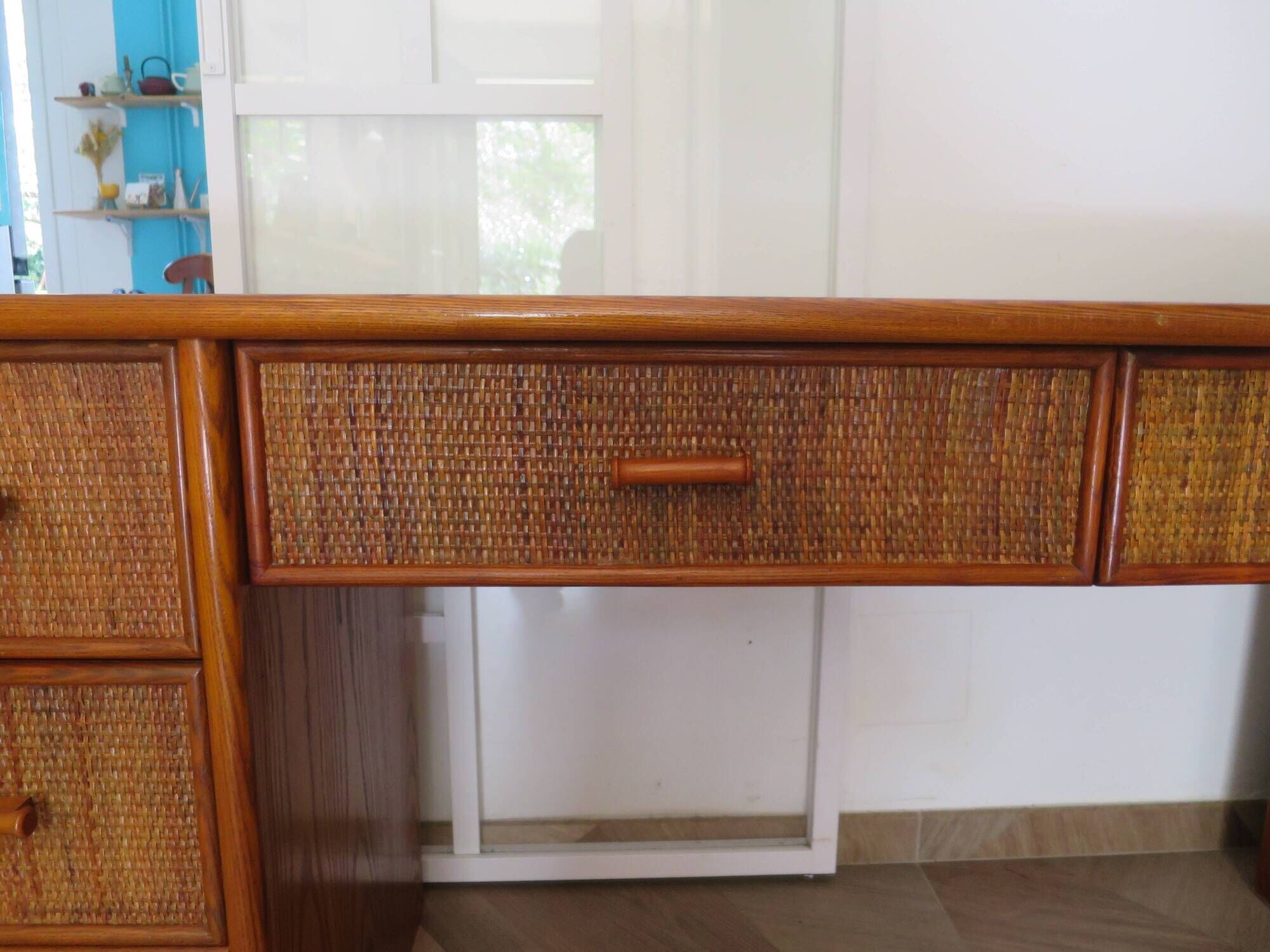 Vintage cane rattan desk with a large top and 5 drawers - 1960s/70s.