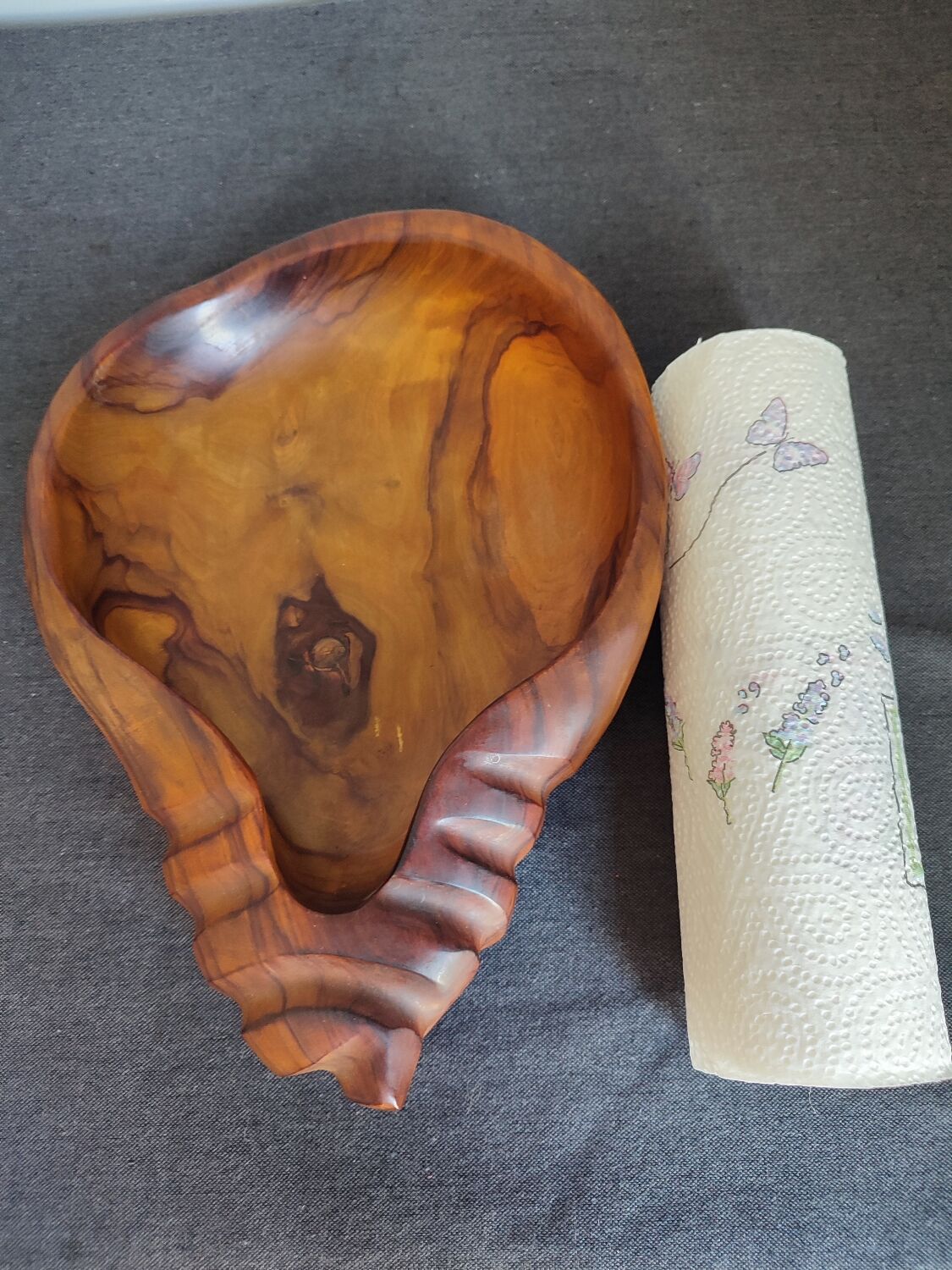 Olive wood cut shell Vintage Falcon