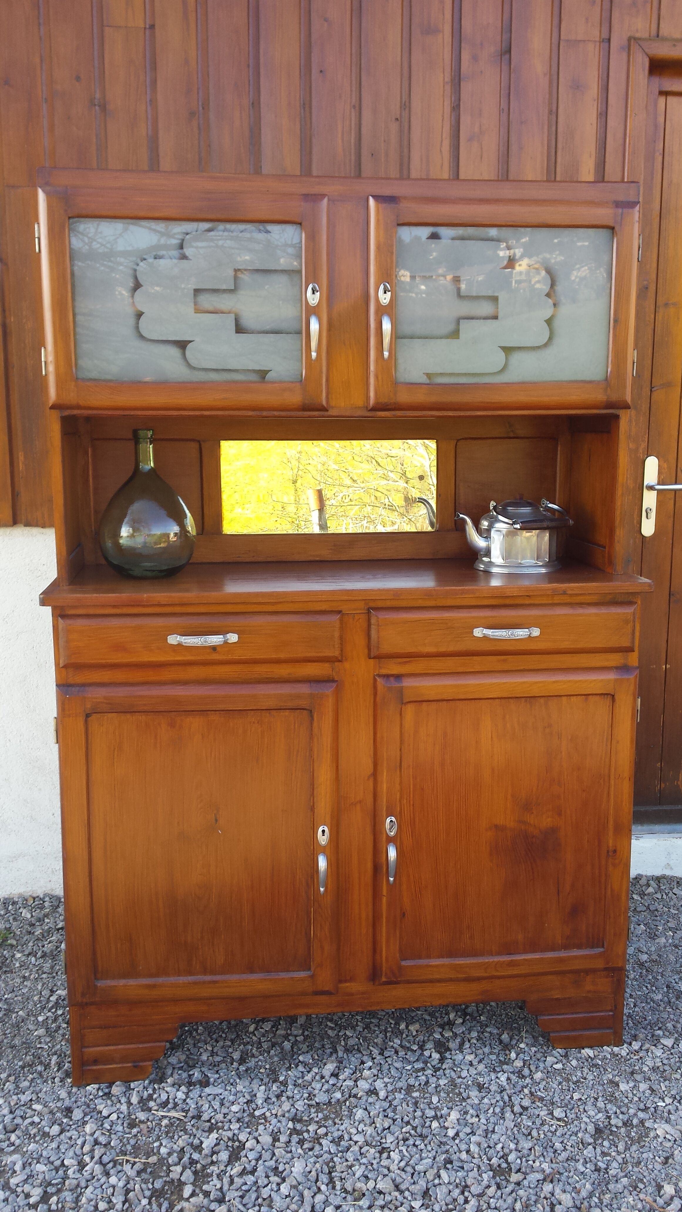 Mado buffet, wooden tray