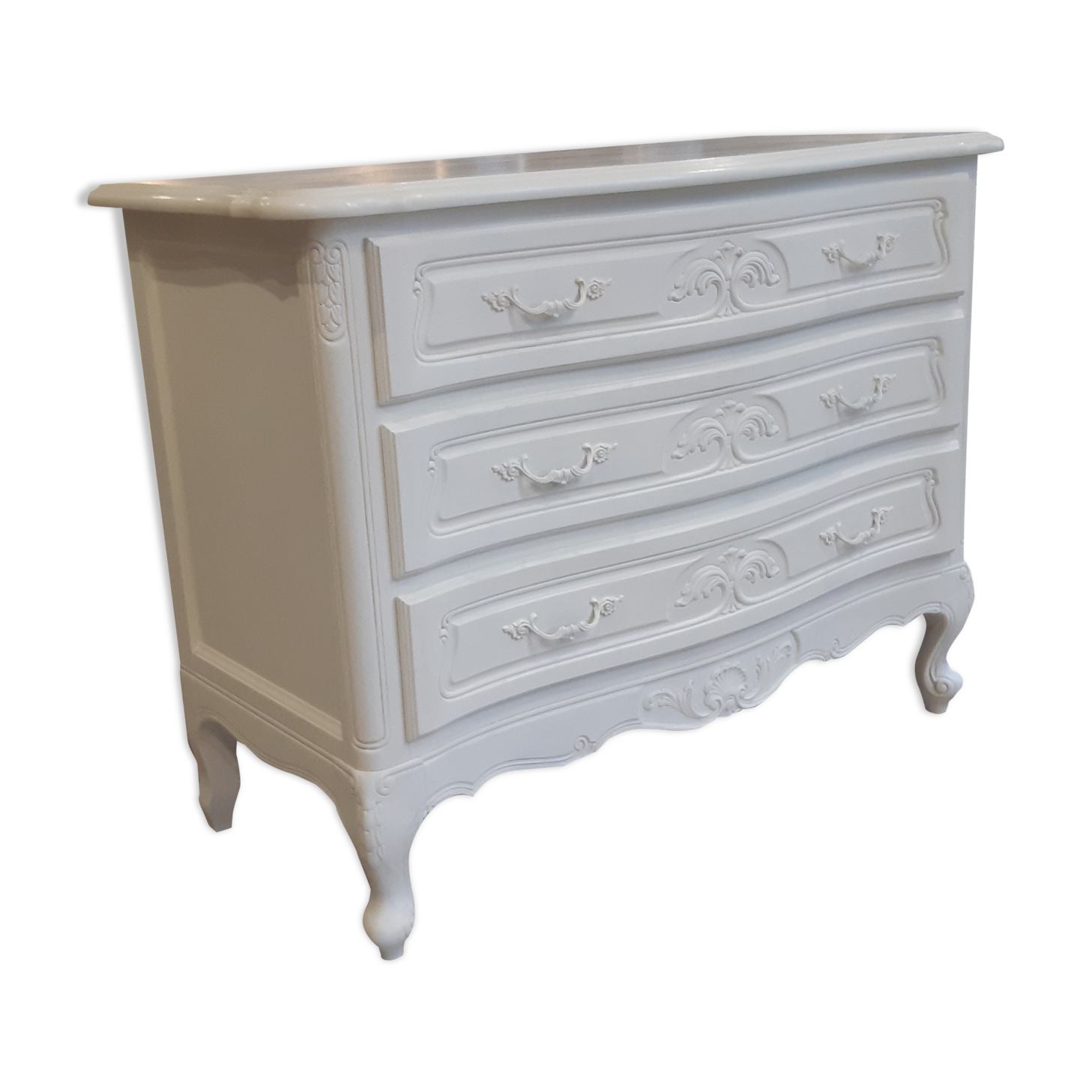 White patinated chest of drawers