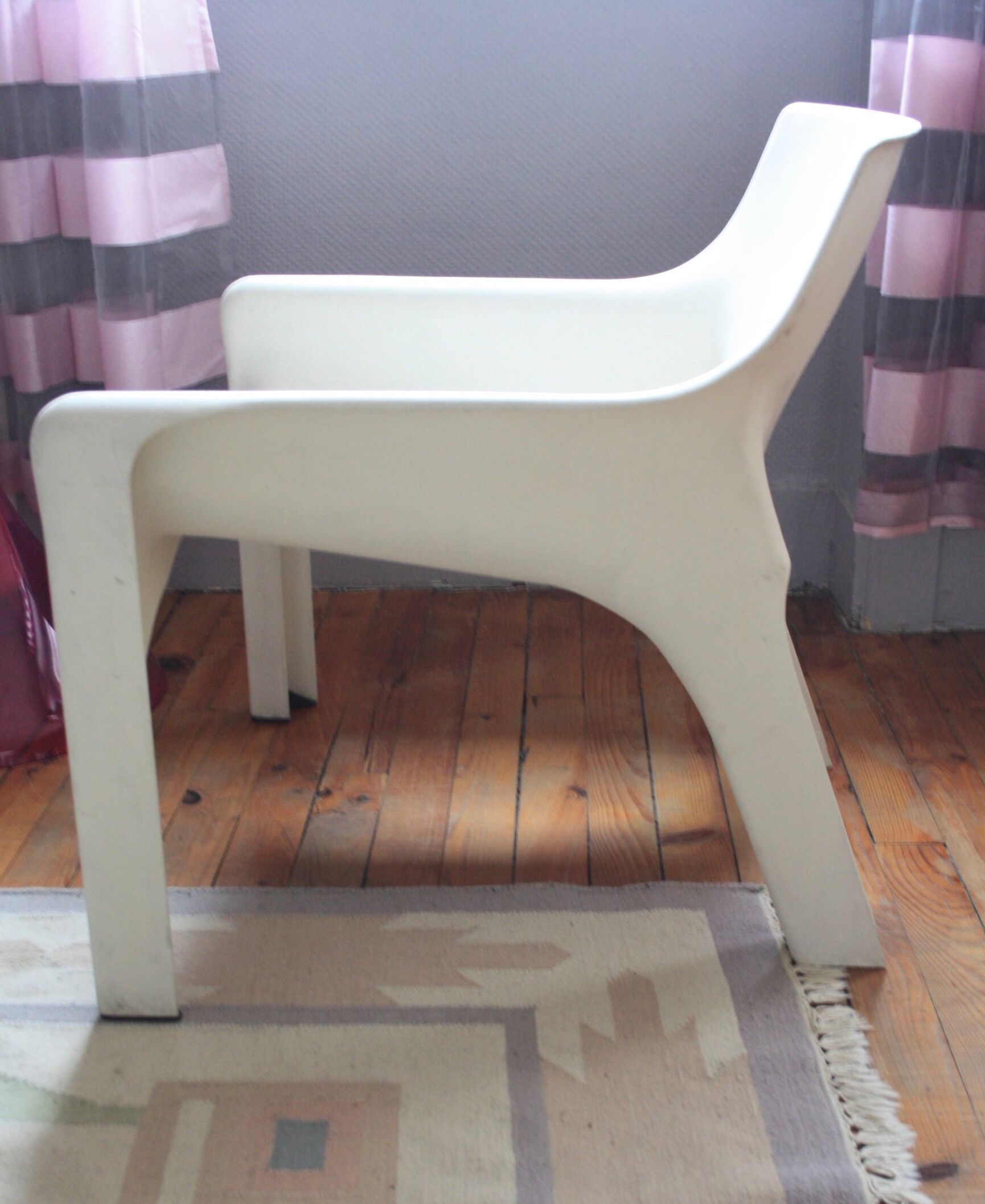 Vicaro armchair  by Vico Magistretti for Artemide