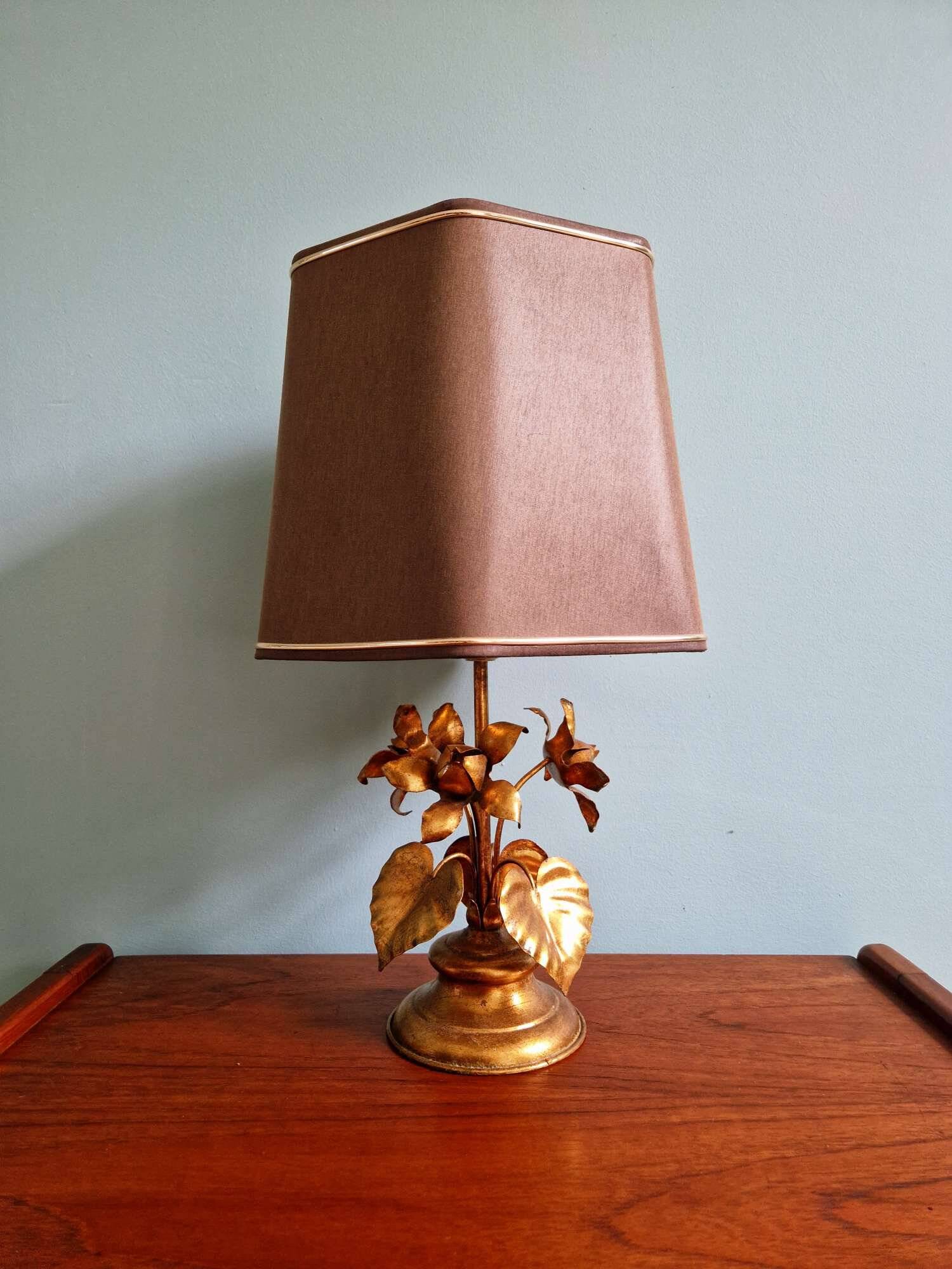 Lampe de table italienne en métal dorée, style Hollywood Regency, 1970