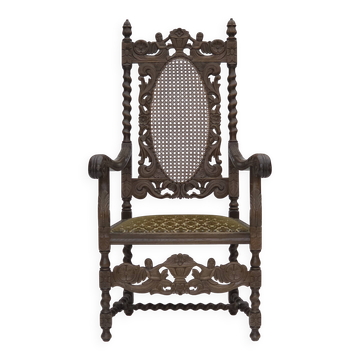Fauteuil danois à haut dossier des années 1930, en maille, velours et bois de chêne sculpté.