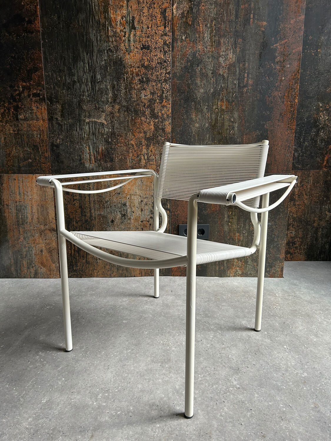 Chaise spaghetti pour Alias