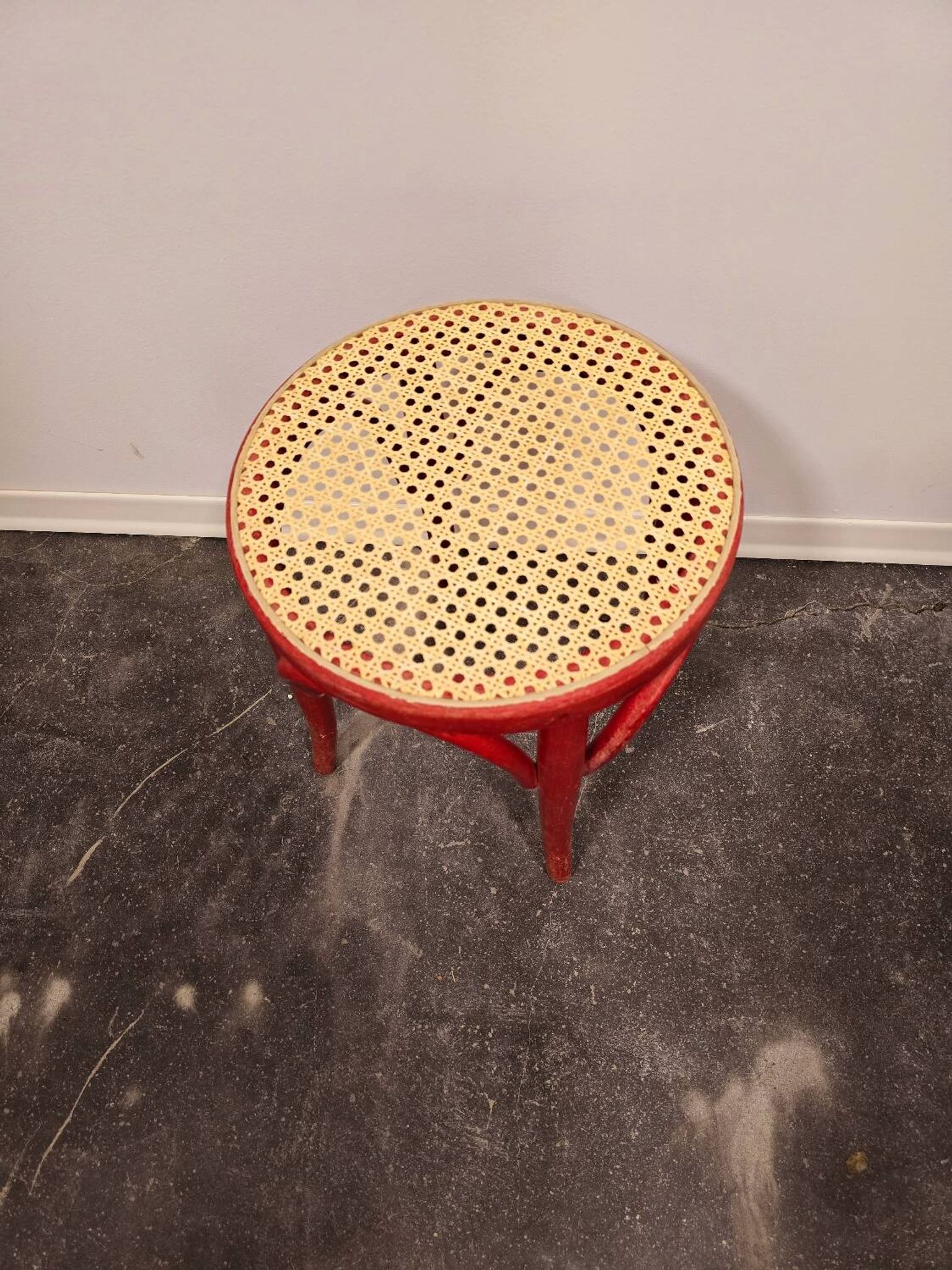 Tabouret craie rouge années 50