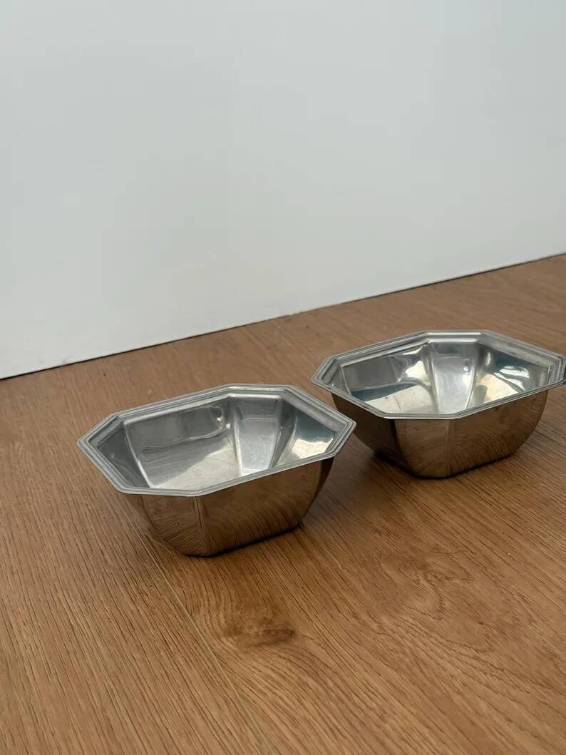 Pair of small vintage octagonal bowls in stainless steel, futuristic Italian style.