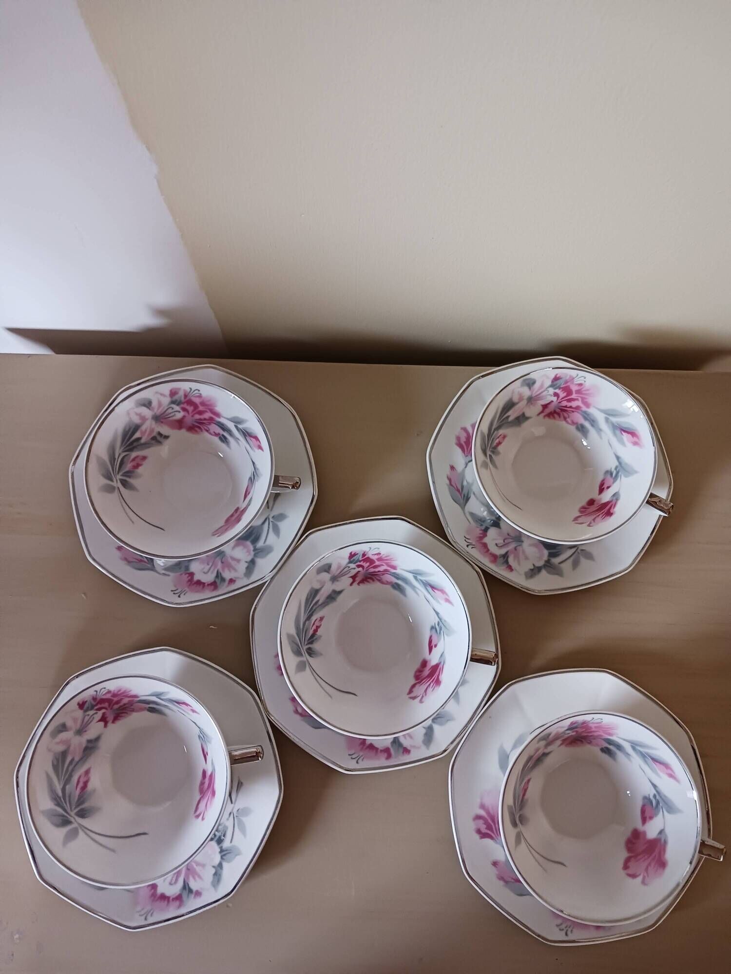 Tasses et sous tasses , années 50 .