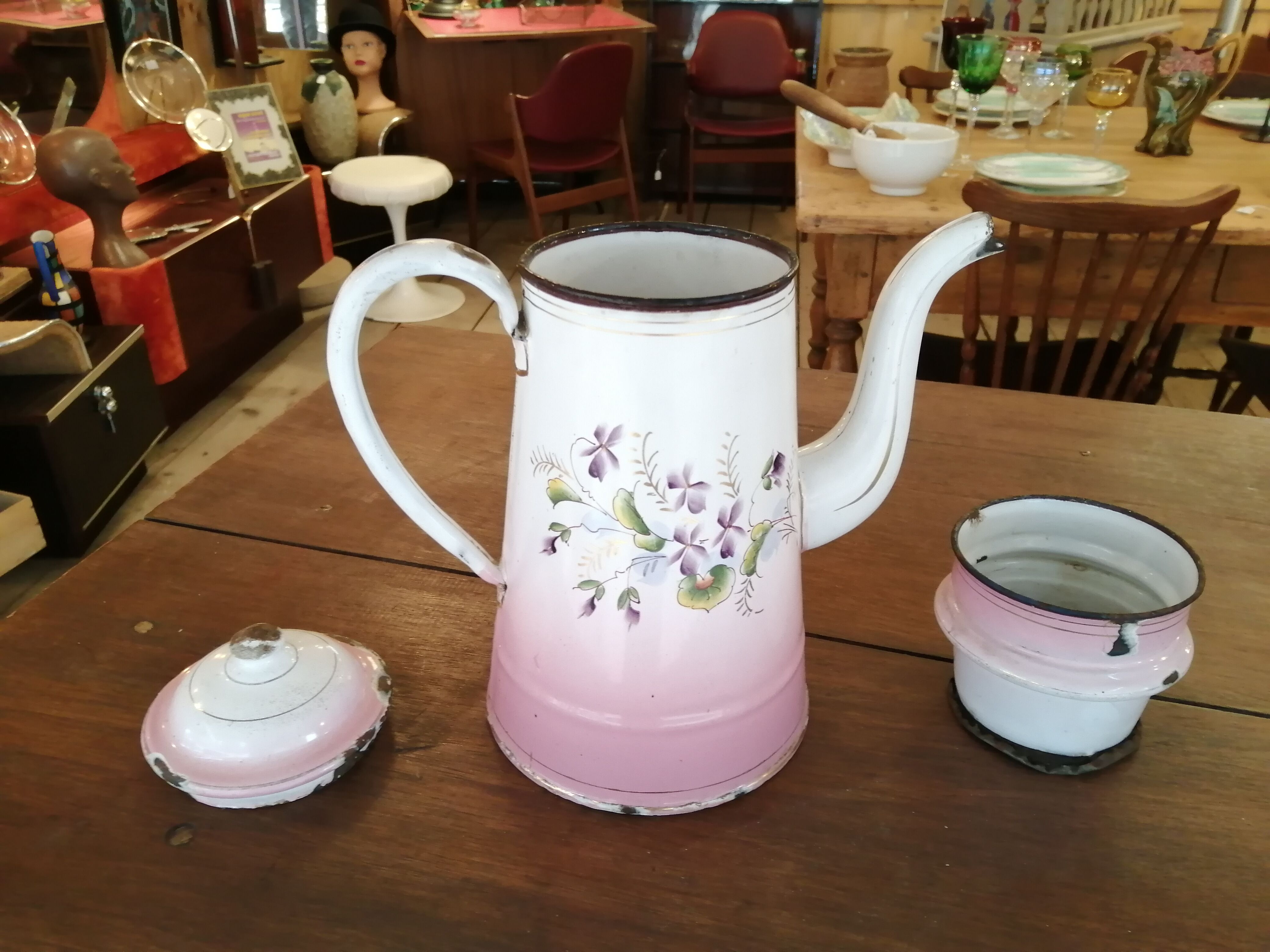 Enamelled sheet metal coffee maker with floral decoration