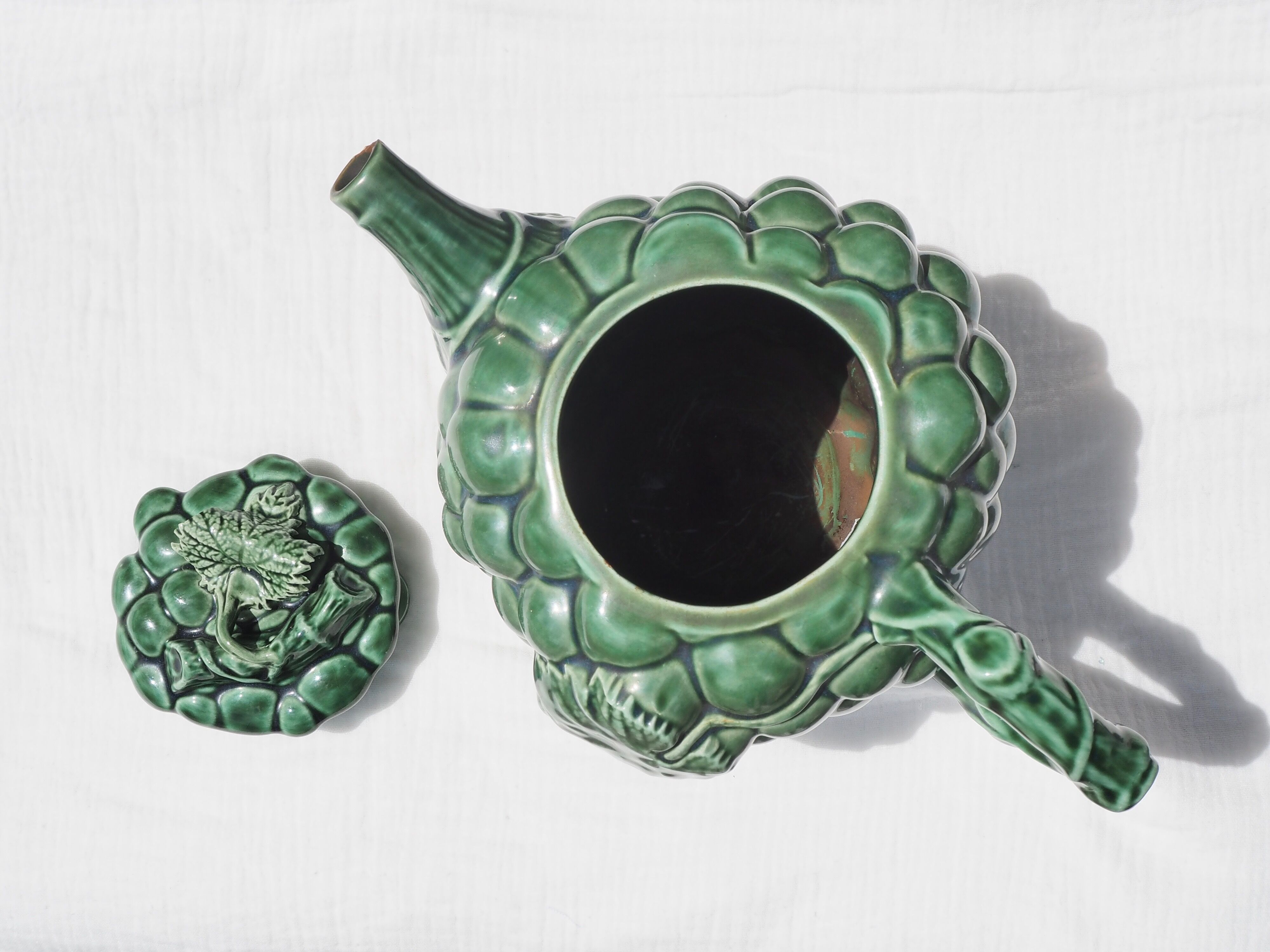 Green slurry teapot, grape pattern