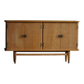 Buffet en chêne et laiton par Henning Kjærnulf, Moderne du milieu du siècle danois, années 1960