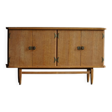 Buffet en chêne et laiton par Henning Kjærnulf, Moderne du milieu du siècle danois, années 1960