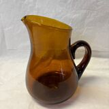 Carafe en verre ambré