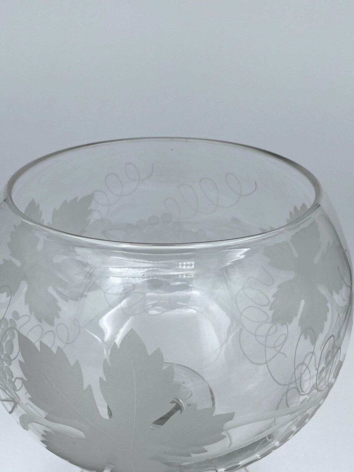 Coupe en verre depoli decor de raisin XX eme pied douche
