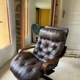 1970s Scandinavian armchair in curved laminated wood with a leather seat.