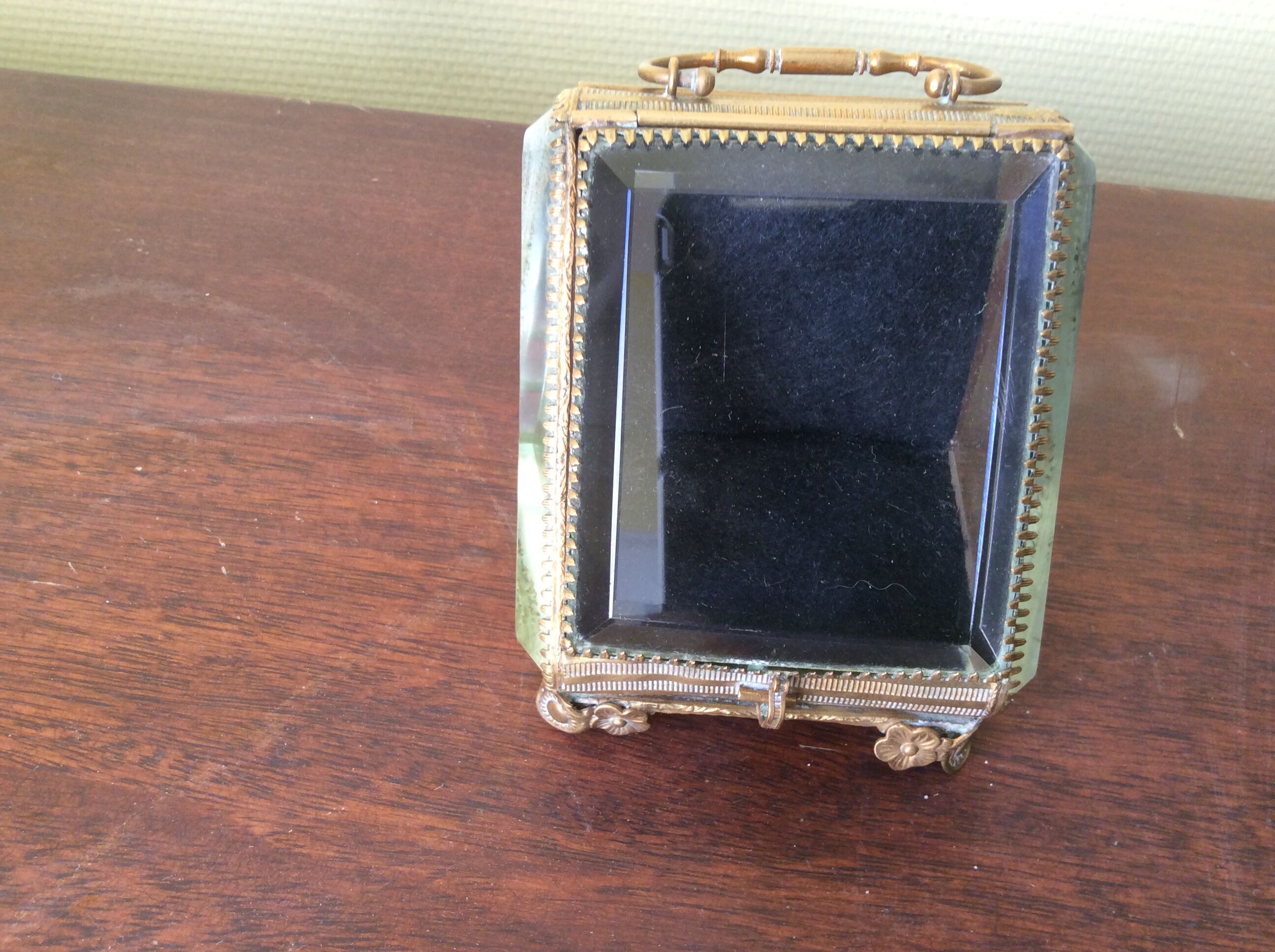 Small showcase for jewelry