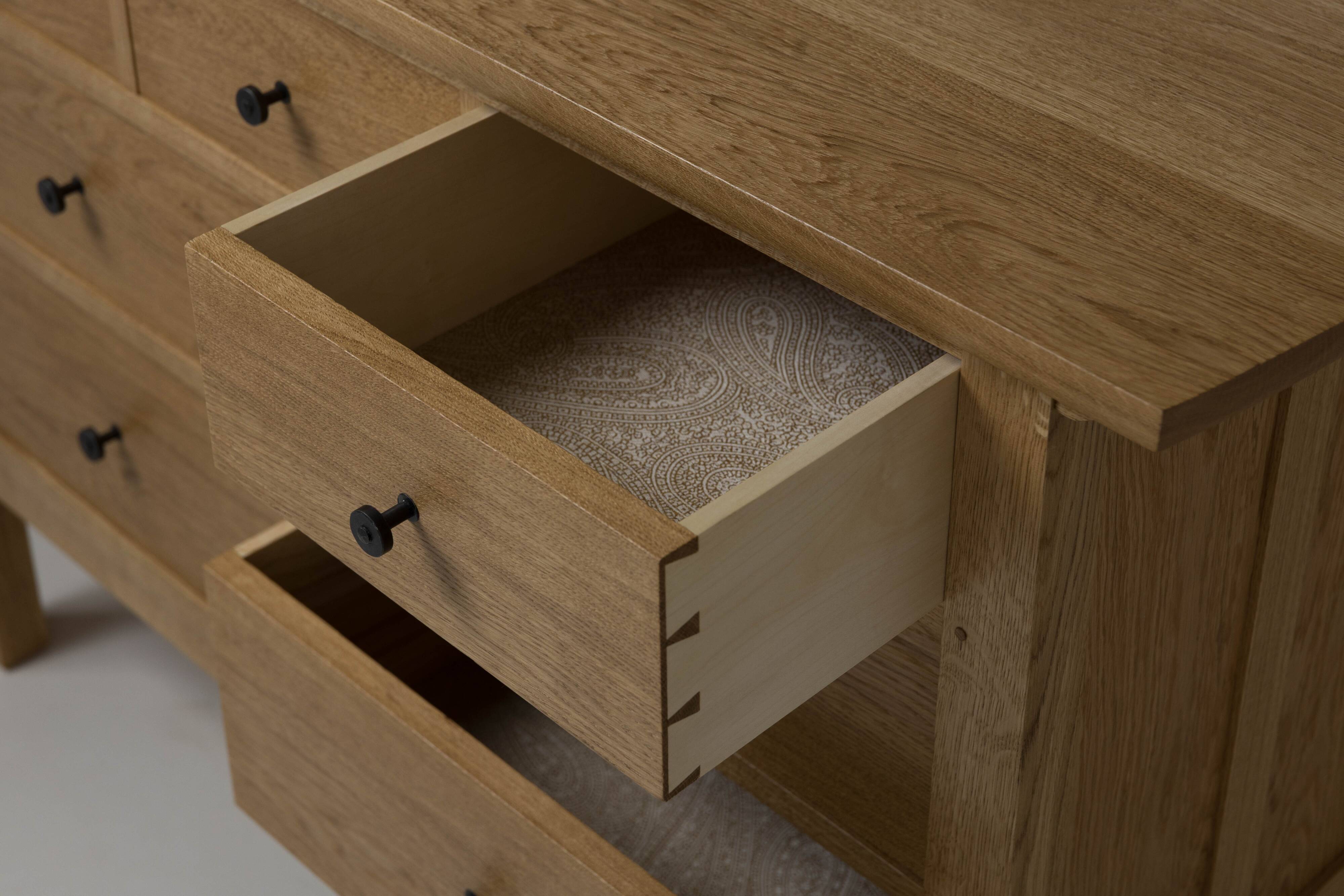 Commode 7 tiroirs en chêne massif