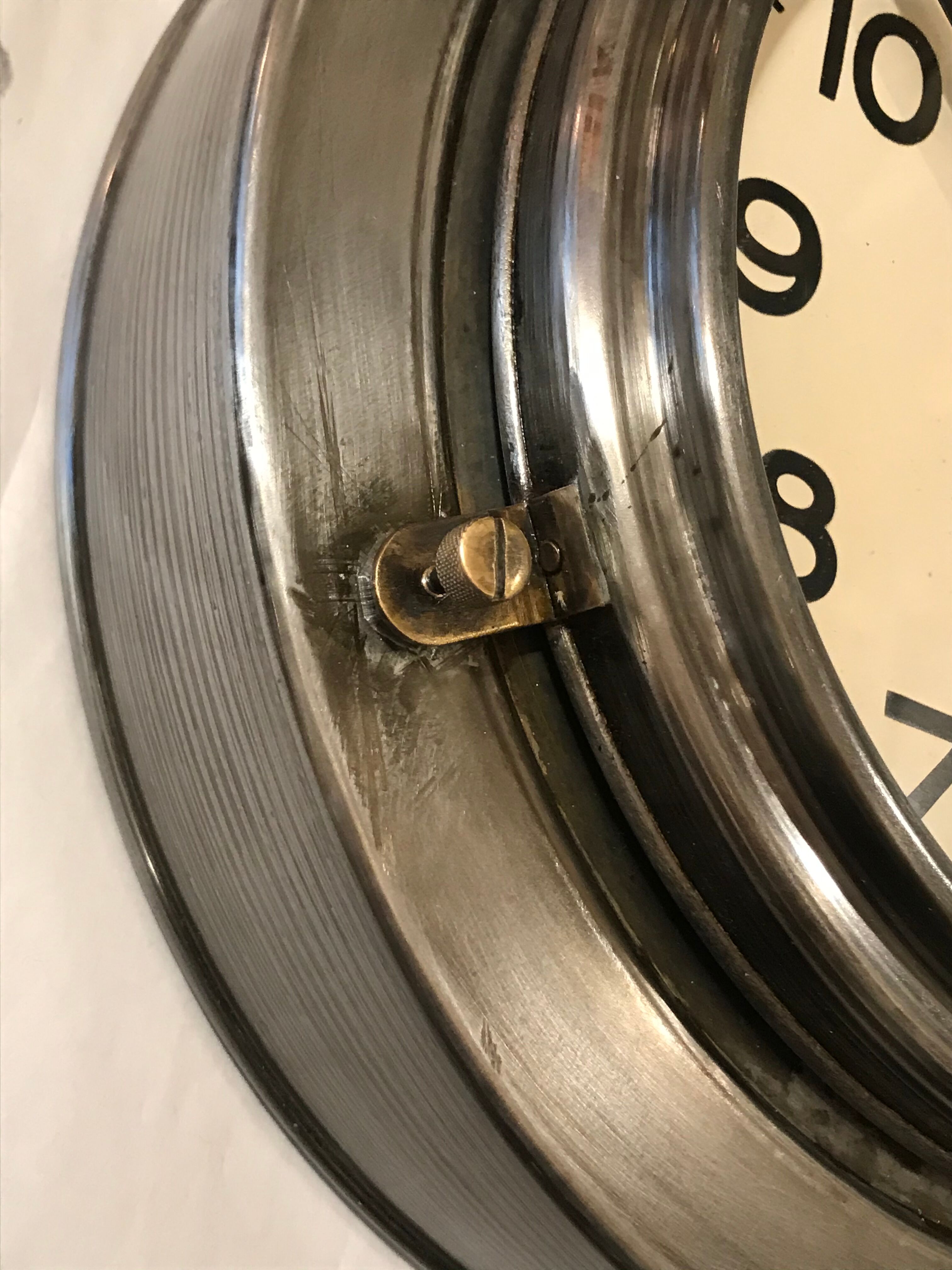 Clock Brillie Magneta Industrial Station