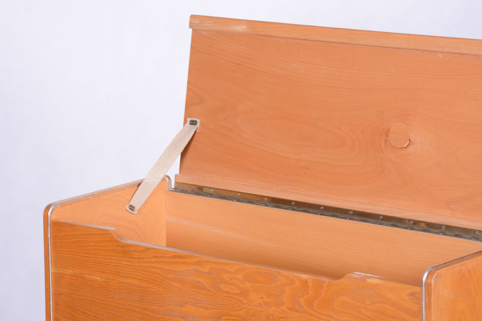 Armoire de rangement à charnières, Jitona Sobeslav, Tchéquie, années 1950