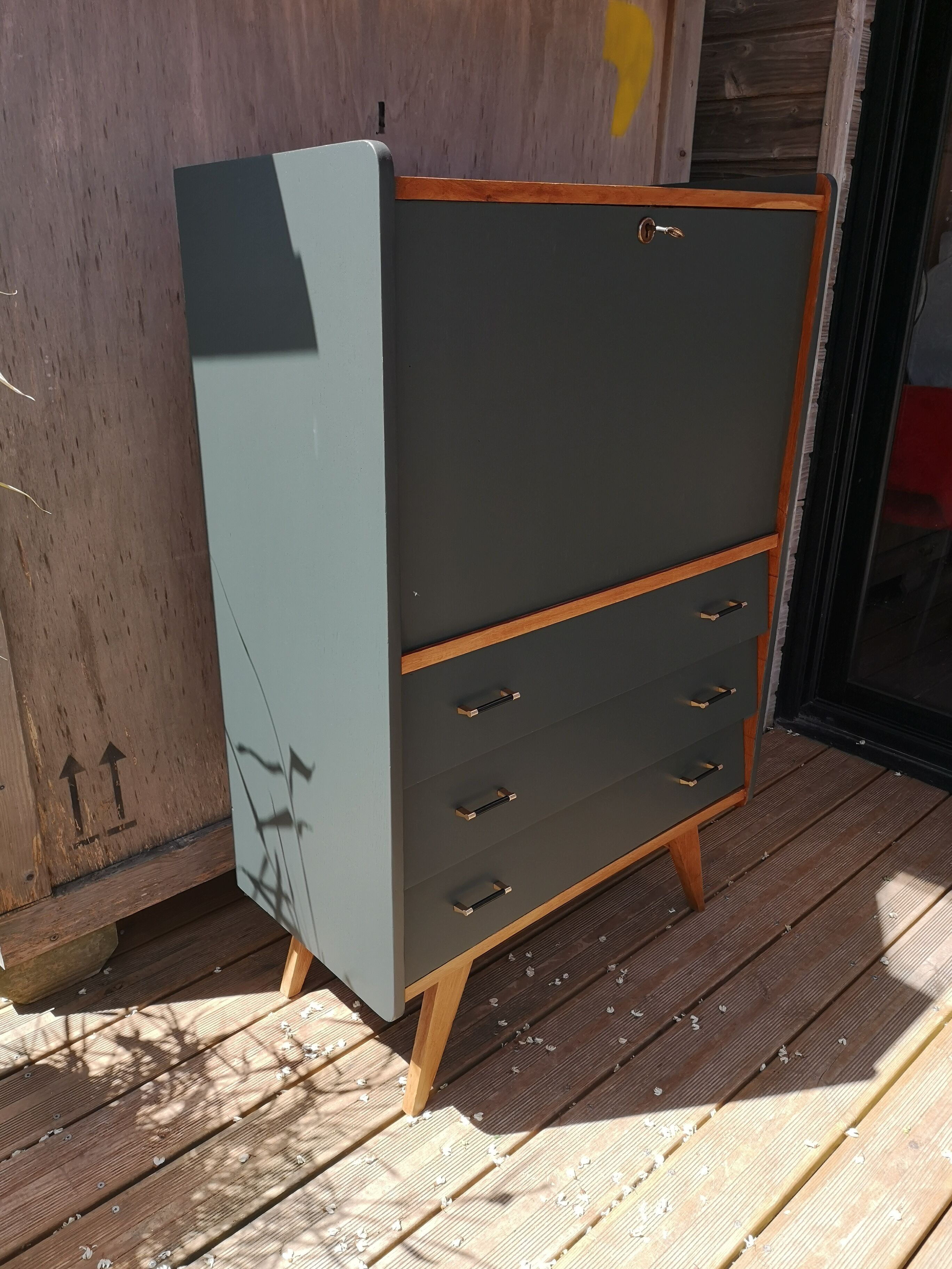 Secretary 60 compact compass feet