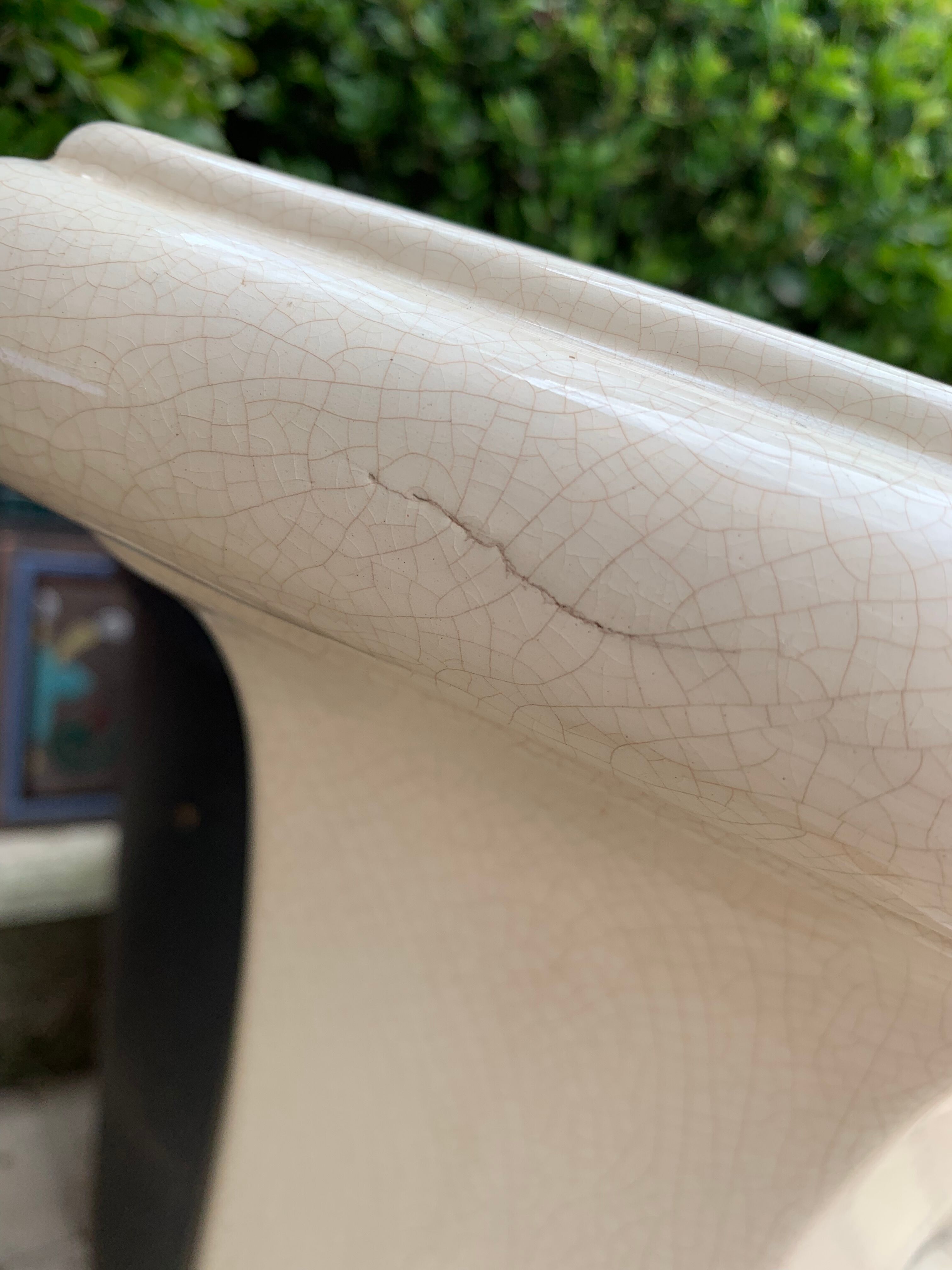 Column wears vintage plant