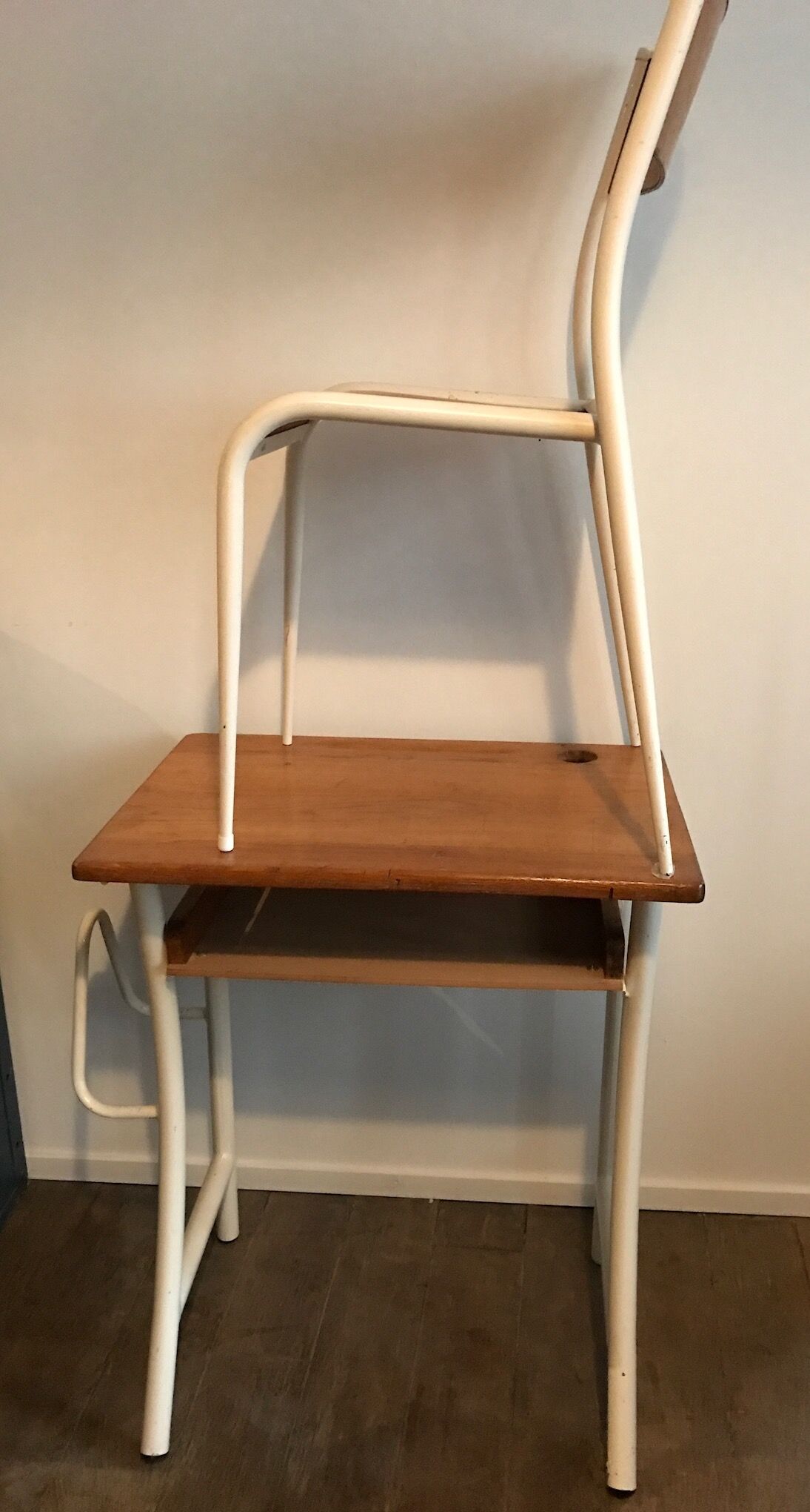 Desk and Chair mullca