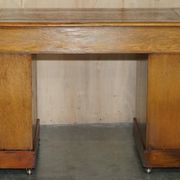 Bureau victorien en chêne miel avec cuir teint à la main