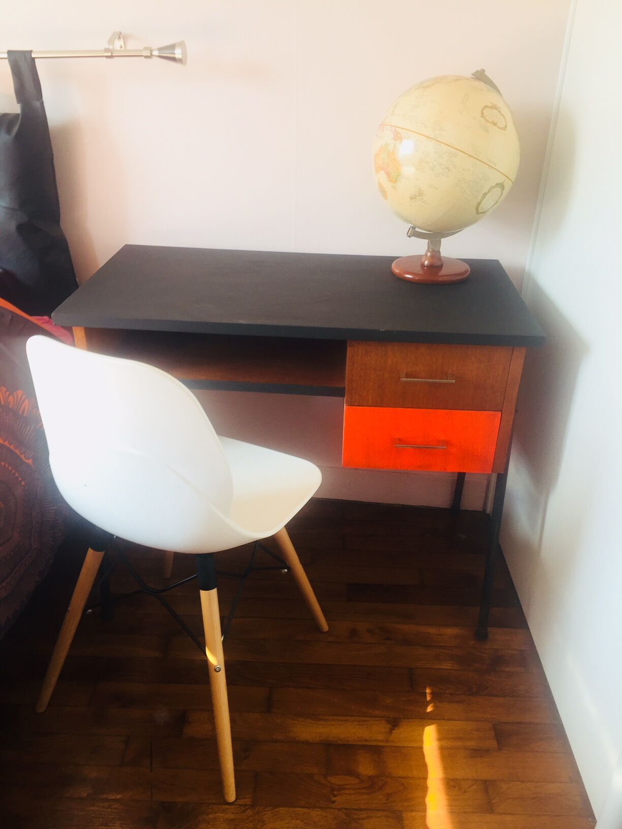 Scandinavian desk