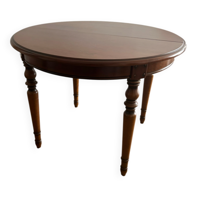 Table ronde en merisier - style classique et intemporel