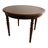 Round table in cherry wood - classic and timeless style