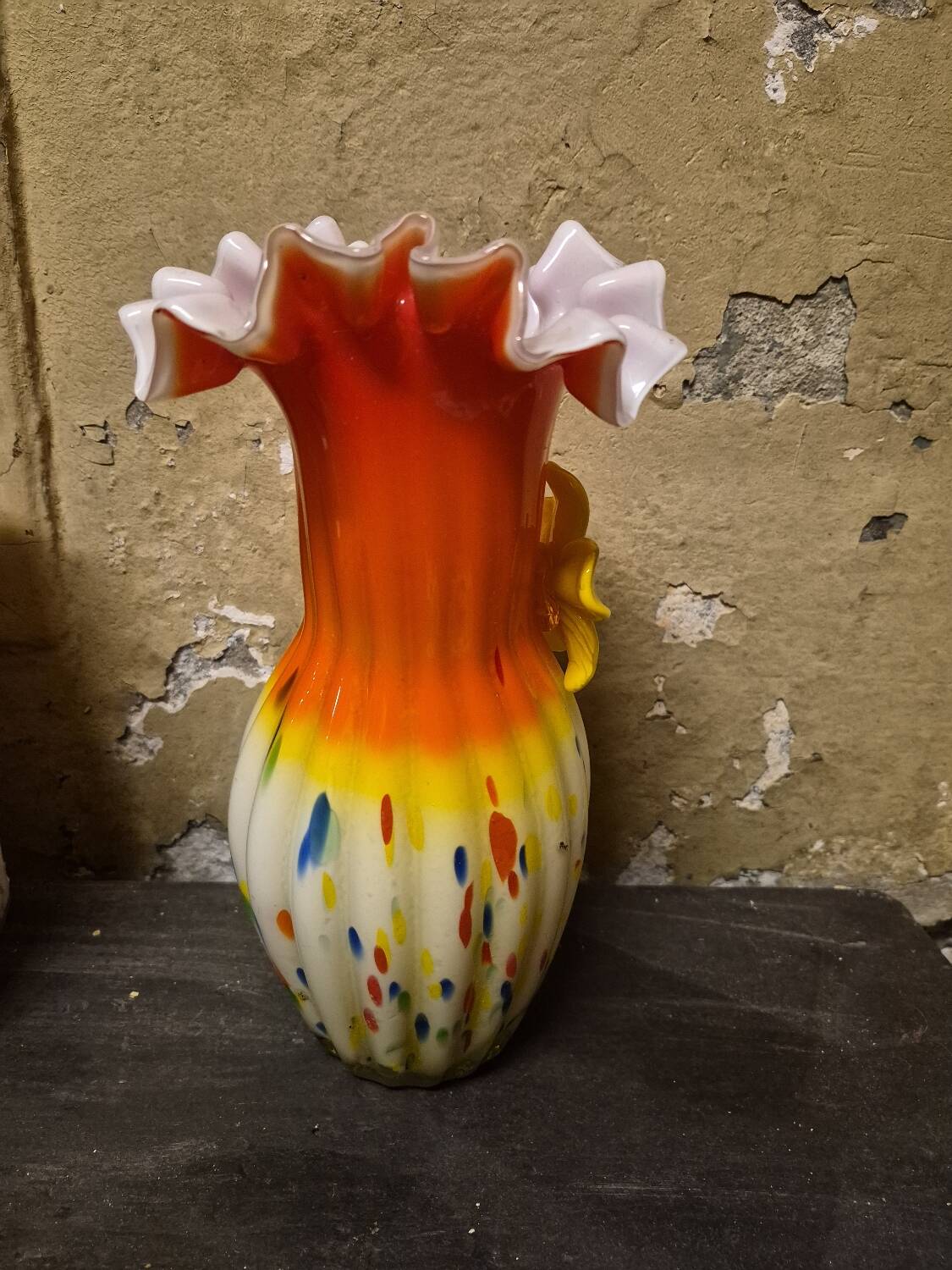 Vase en verre soufflé multicolore ́