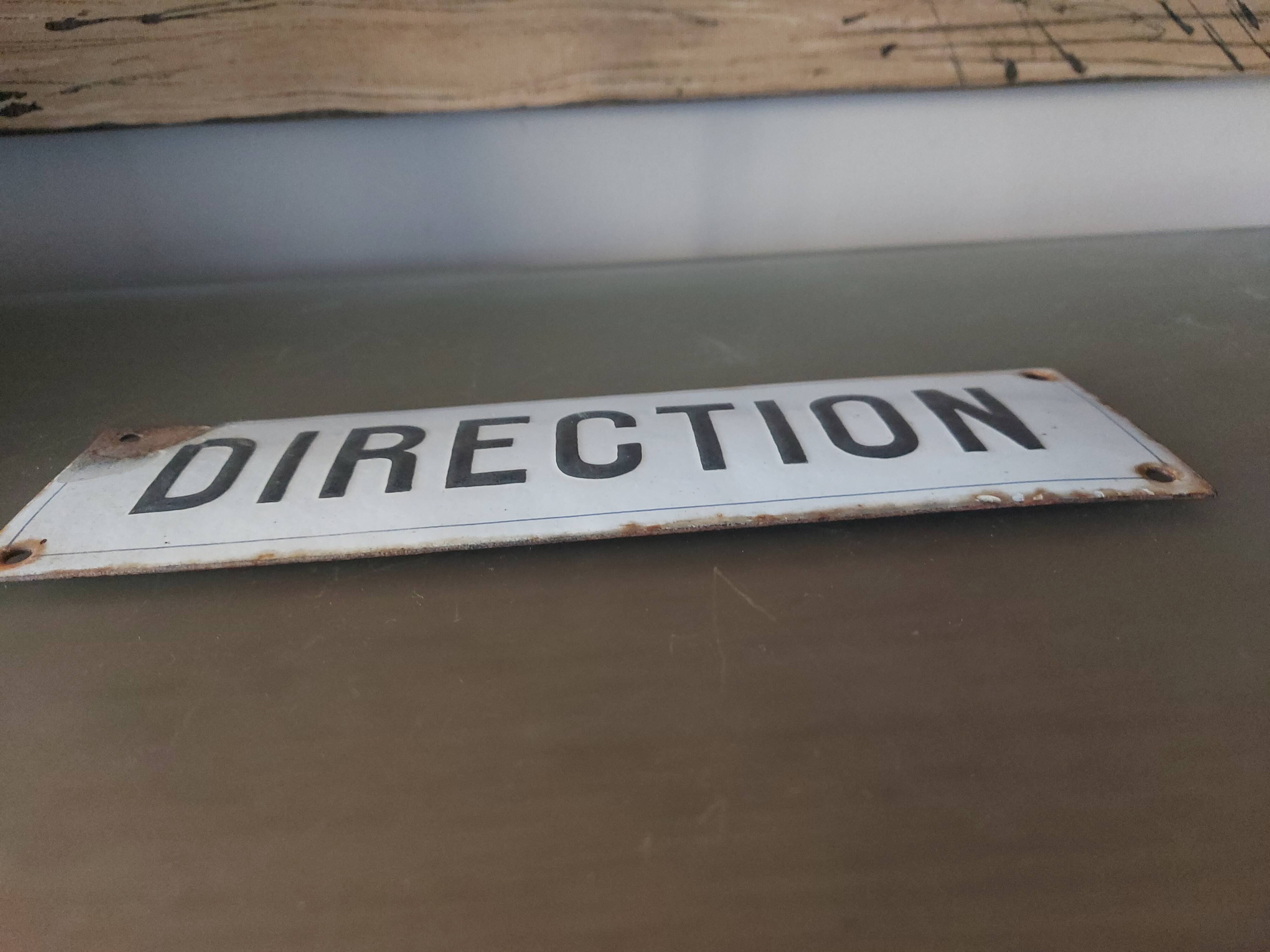 Curved enamel plate direction