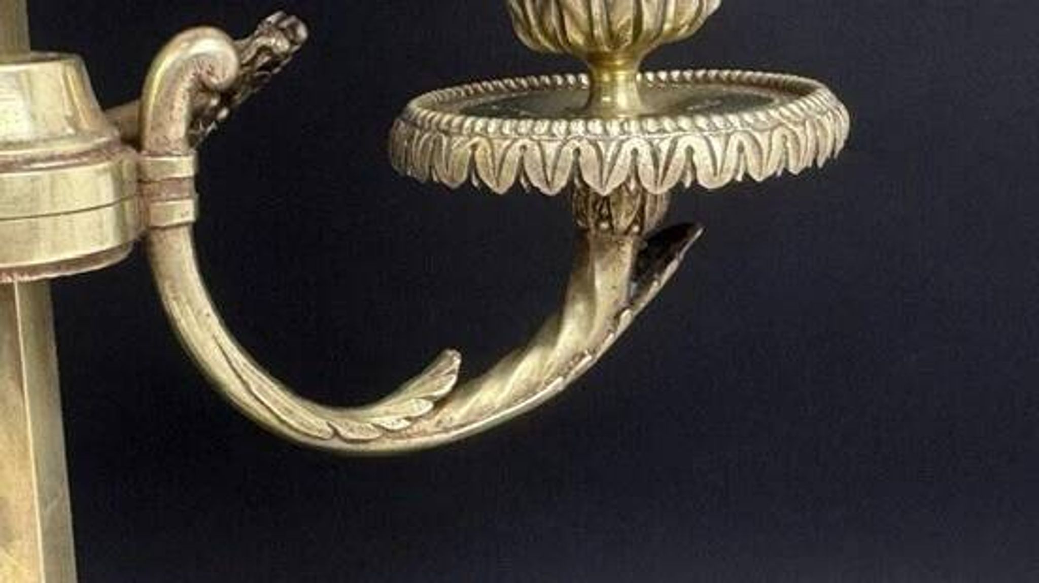 Bronze bouillotte lamp from the 19th century.