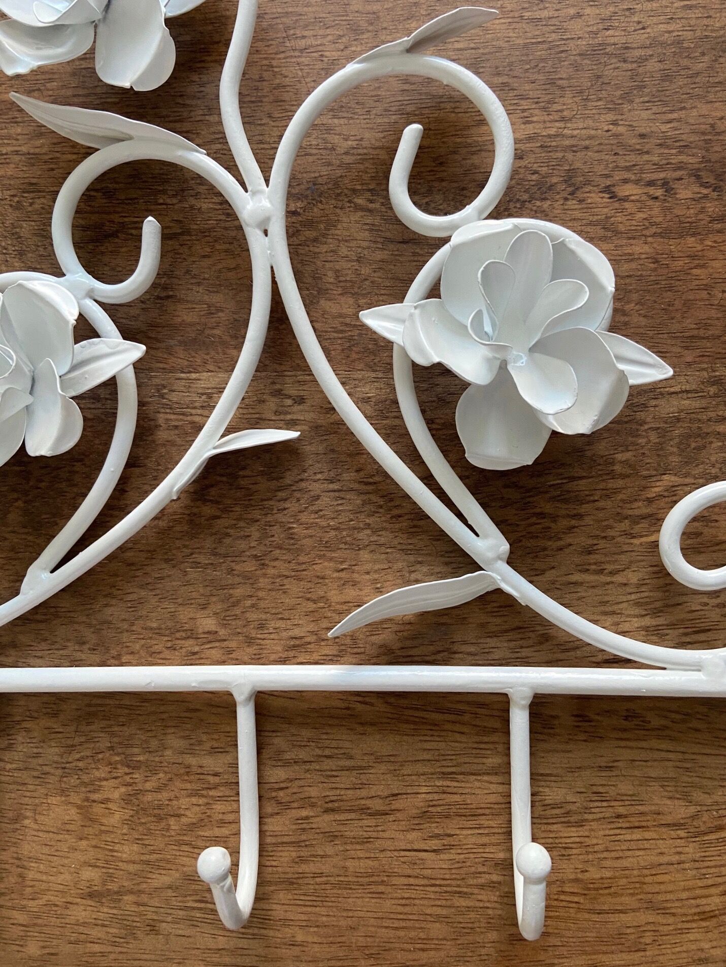 Metal wall towel rail