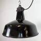 Lampe d'usine industrielle en émail noir avec dessus en fonte, années 1950