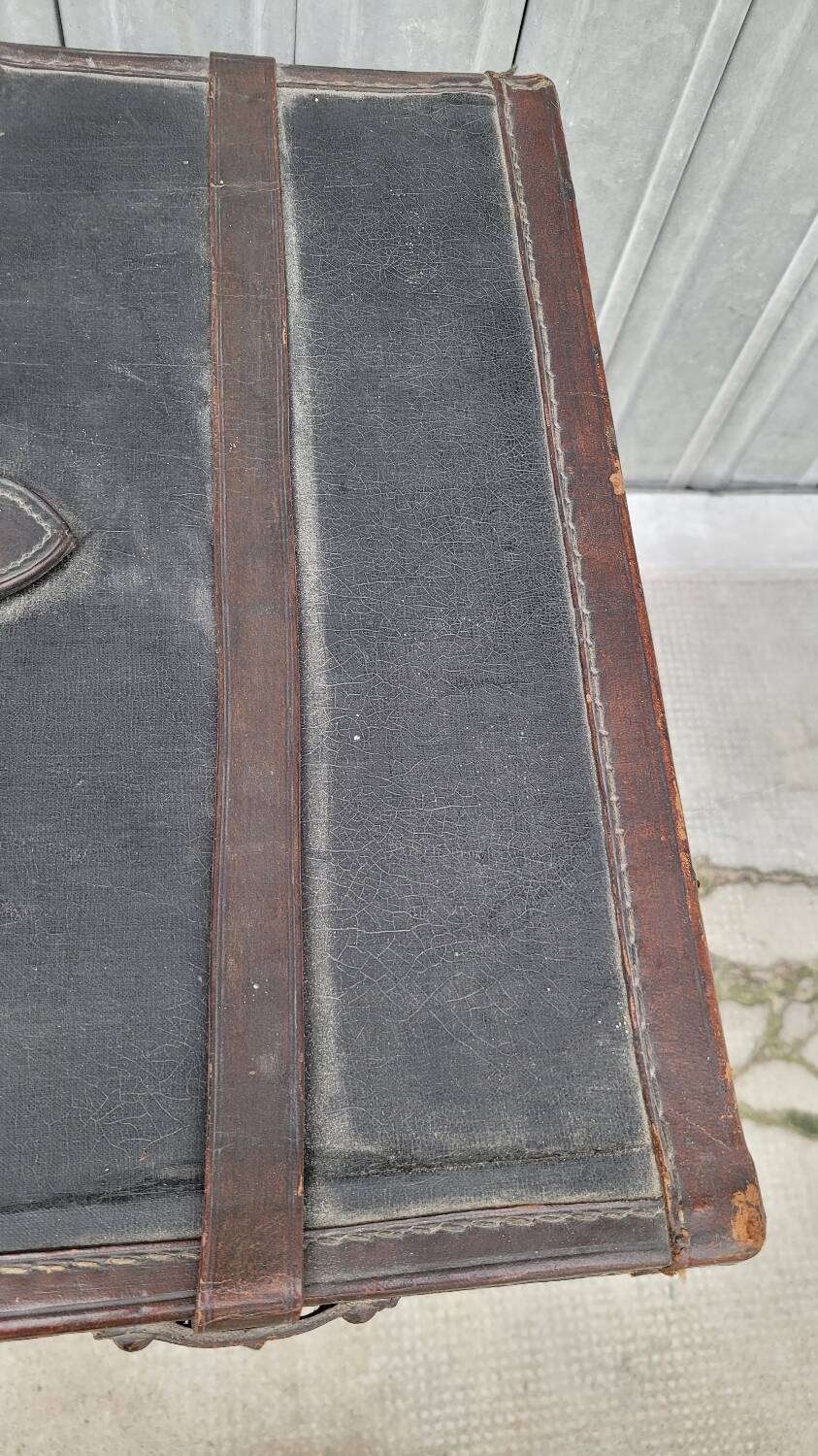 Leather travel trunk from the 1900s